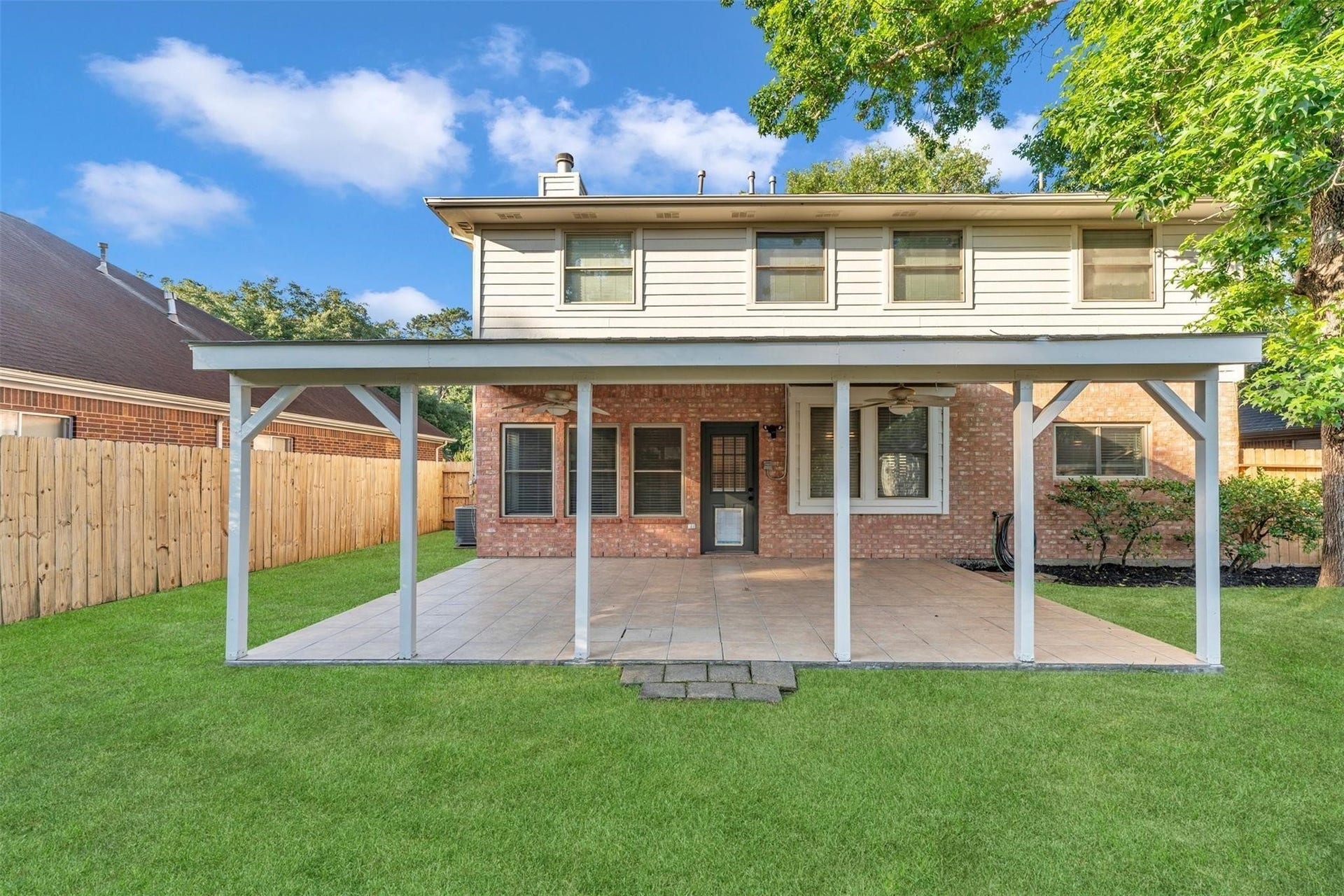18 Dover Drive, Conroe, TX 77304 18 Dover Drive, Conroe, TX 77304