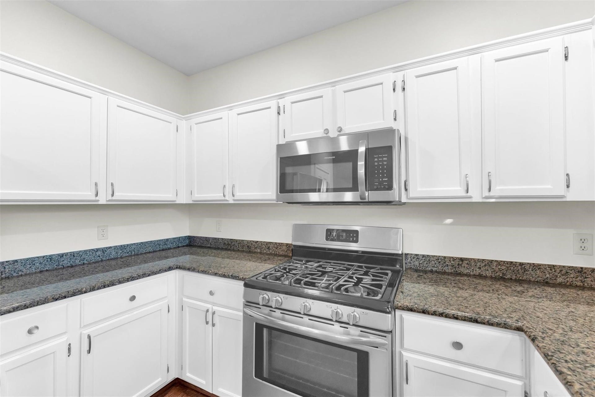 18 Dover Drive, Conroe, TX 77304 18 Dover Drive, Conroe, TX 77304