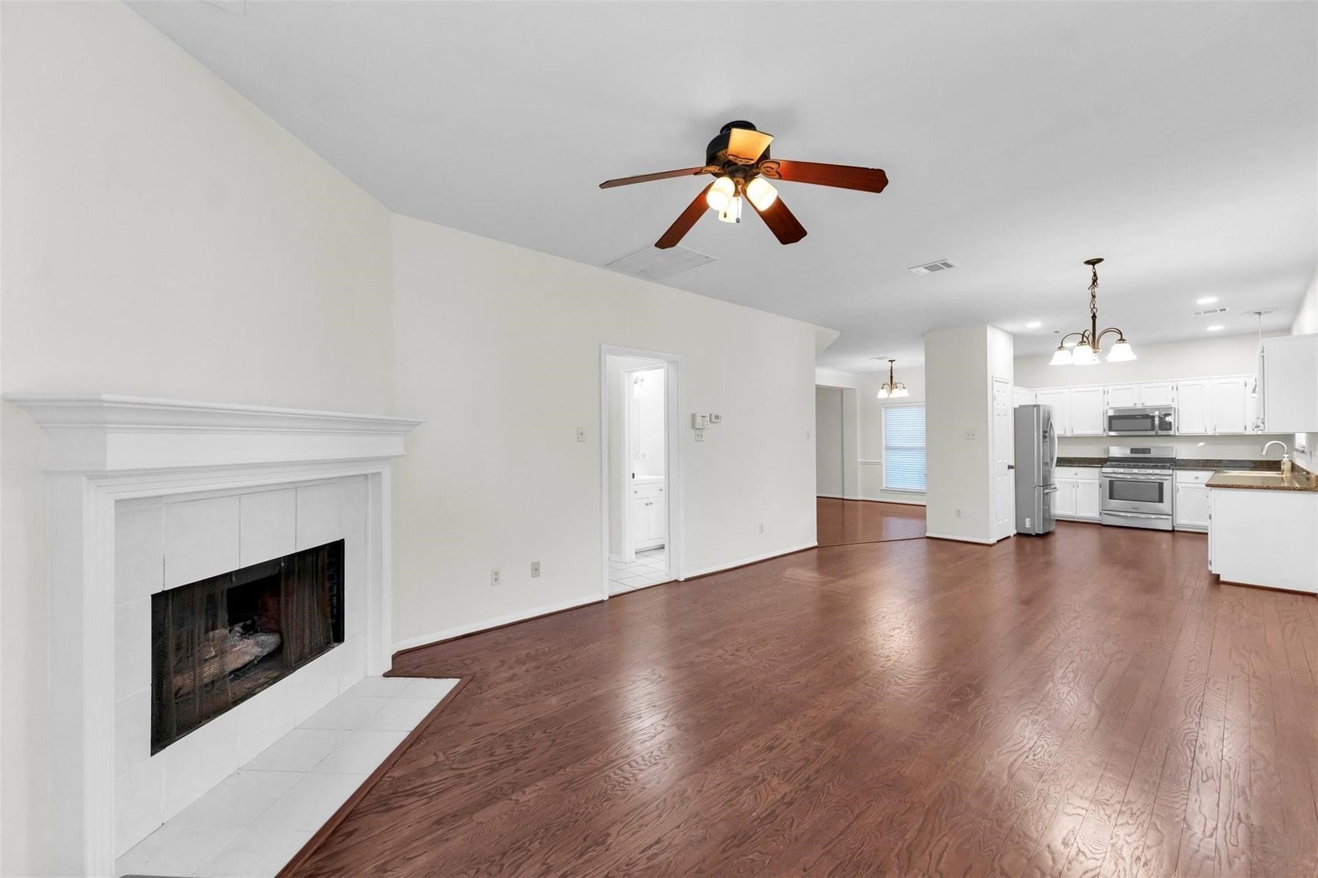18 Dover Drive, Conroe, TX 77304 18 Dover Drive, Conroe, TX 77304