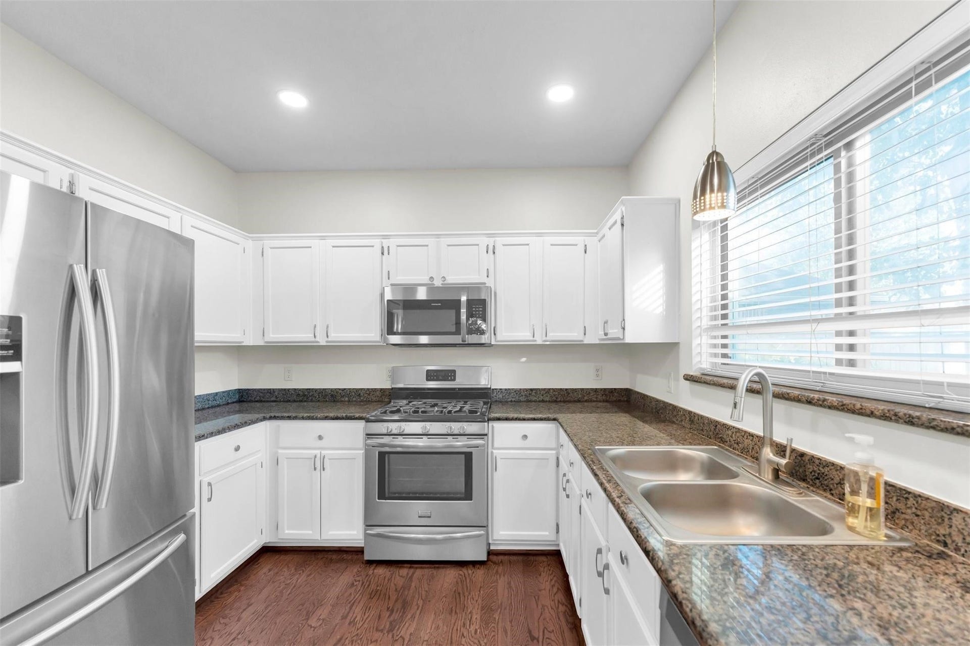 18 Dover Drive, Conroe, TX 77304 18 Dover Drive, Conroe, TX 77304