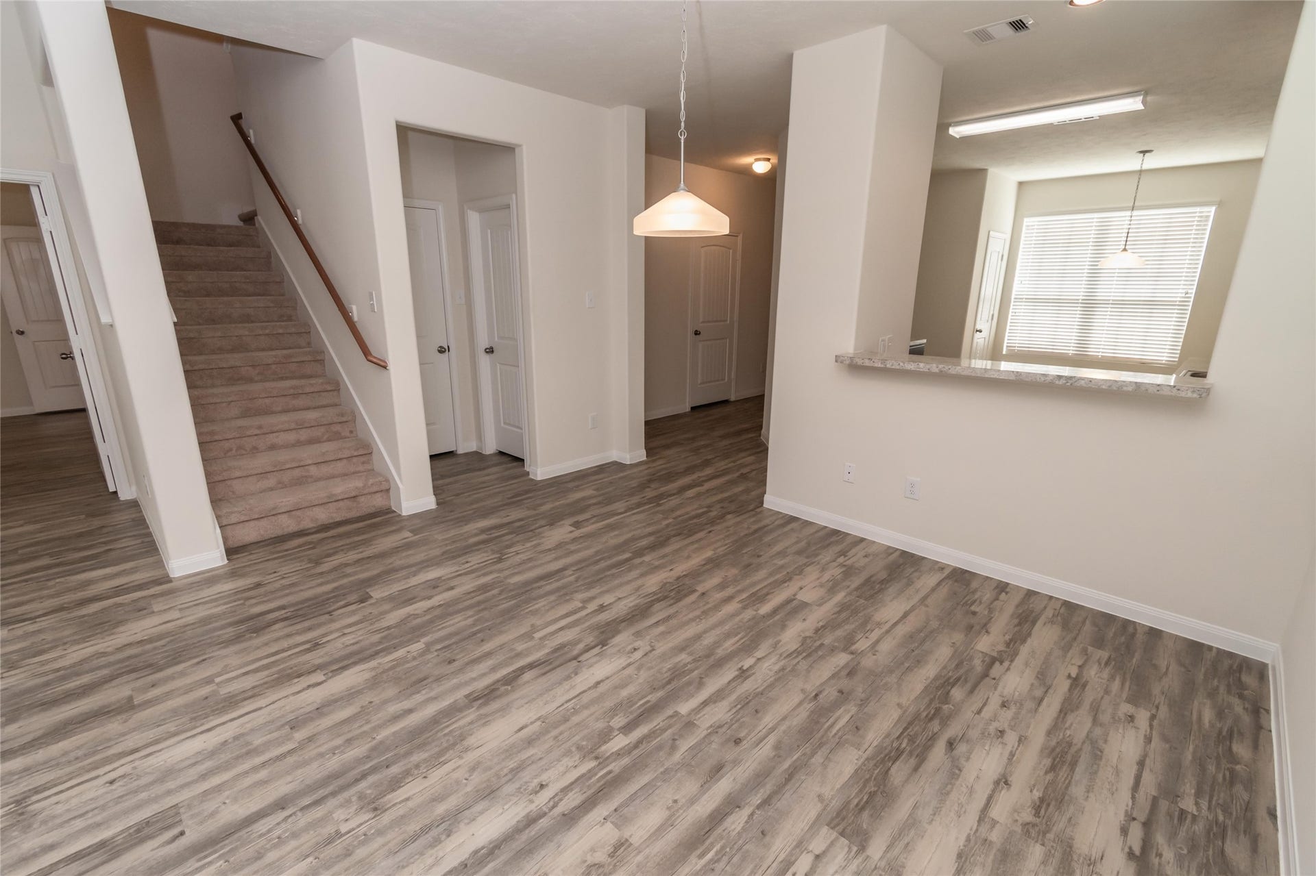 27 Lavida Court, Manvel, TX 77578 Photos may be representative of the floor plan and not the exact home. Finishes, layout, and features of the actual property for lease may vary.