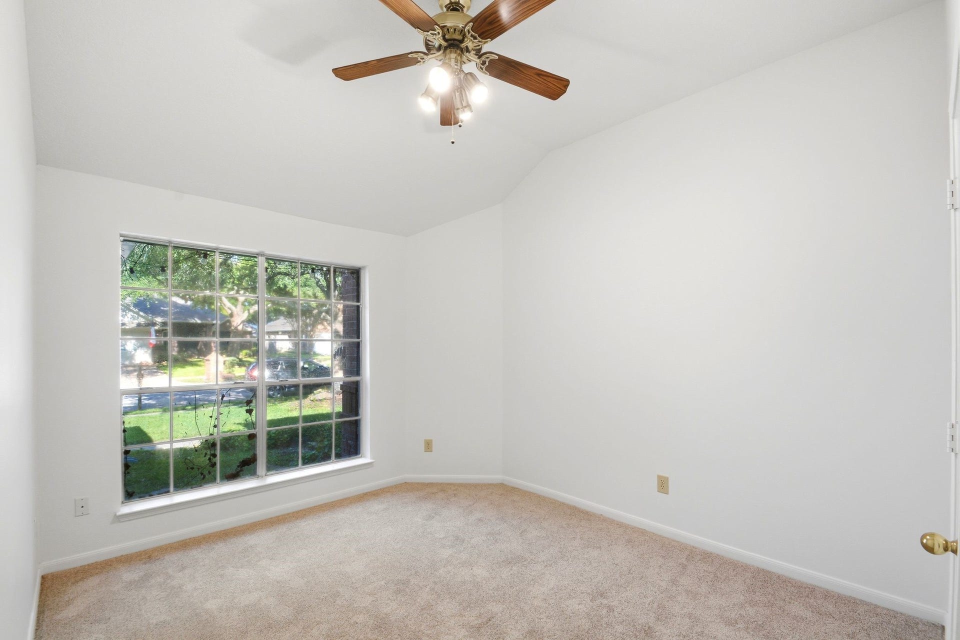 16918 Serenity Cove Circle, Friendswood, TX 77546 2nd bedroom