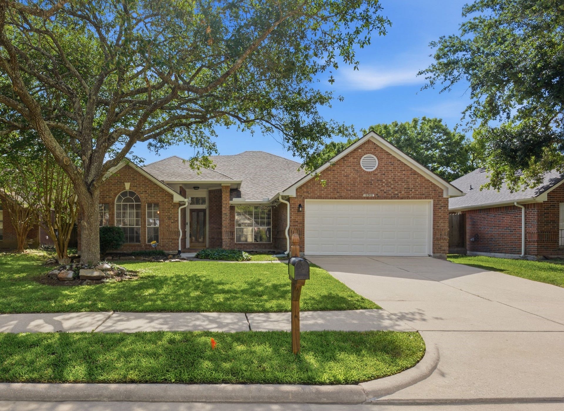 16918 Serenity Cove Circle, Friendswood, TX 77546 Welcome to 16918 Serenity Cove!!!!!