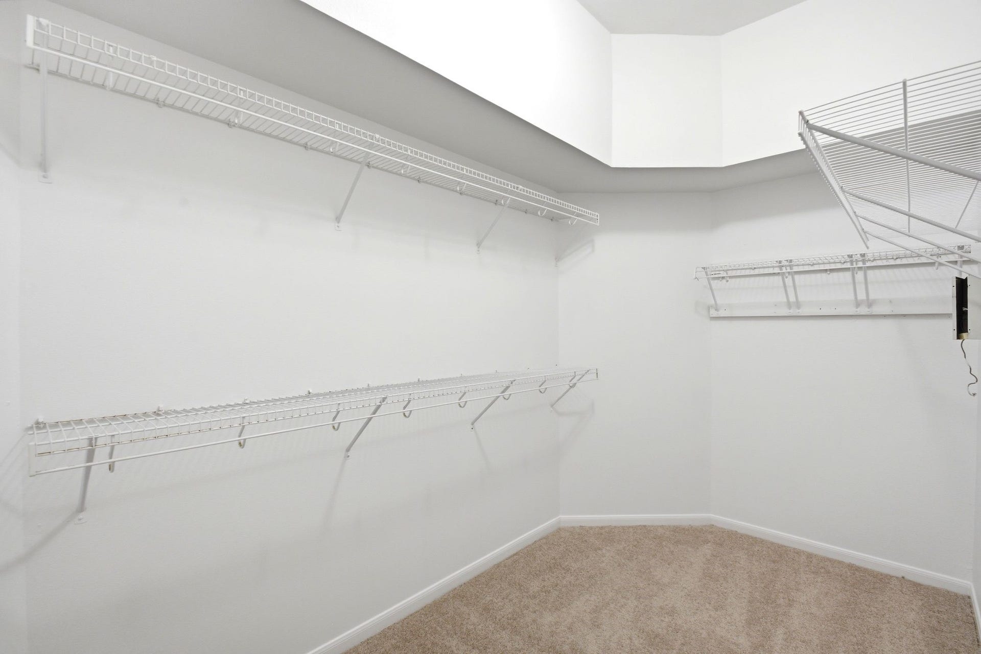 16918 Serenity Cove Circle, Friendswood, TX 77546 Walk in closet!!!