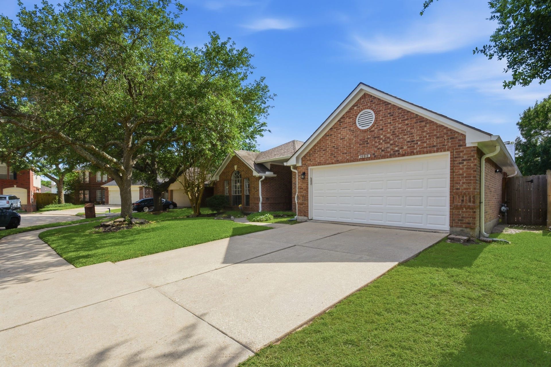 16918 Serenity Cove Circle, Friendswood, TX 77546 16918 Serenity Cove Circle, Friendswood, TX 77546