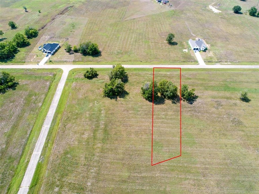 Property photo for 307 Colt Trail, Angleton, TX