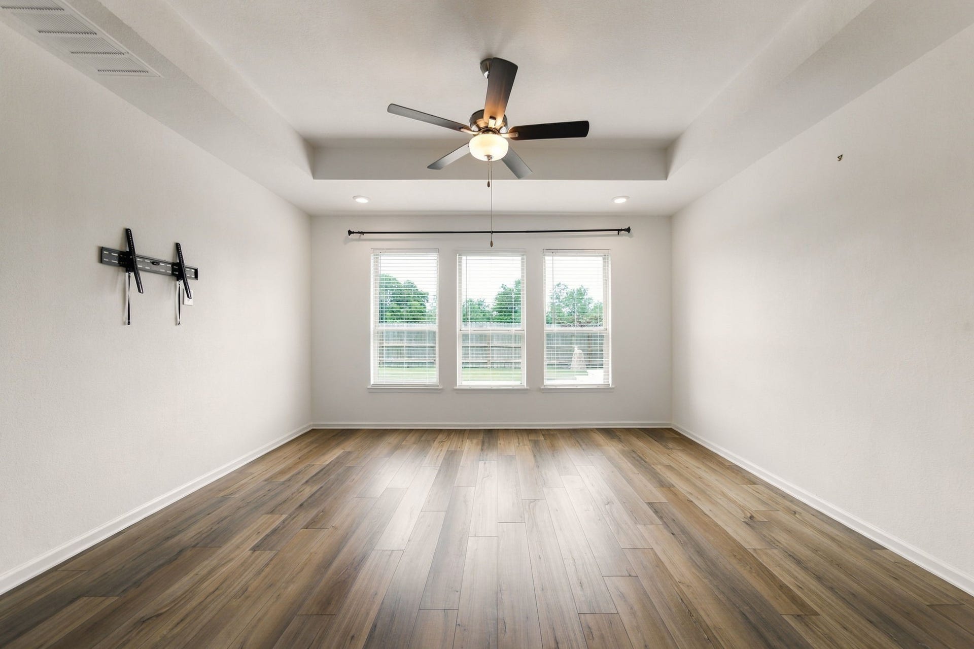 31927 Pippin Orchard Lane, Hockley, TX 77447 primary bedroom