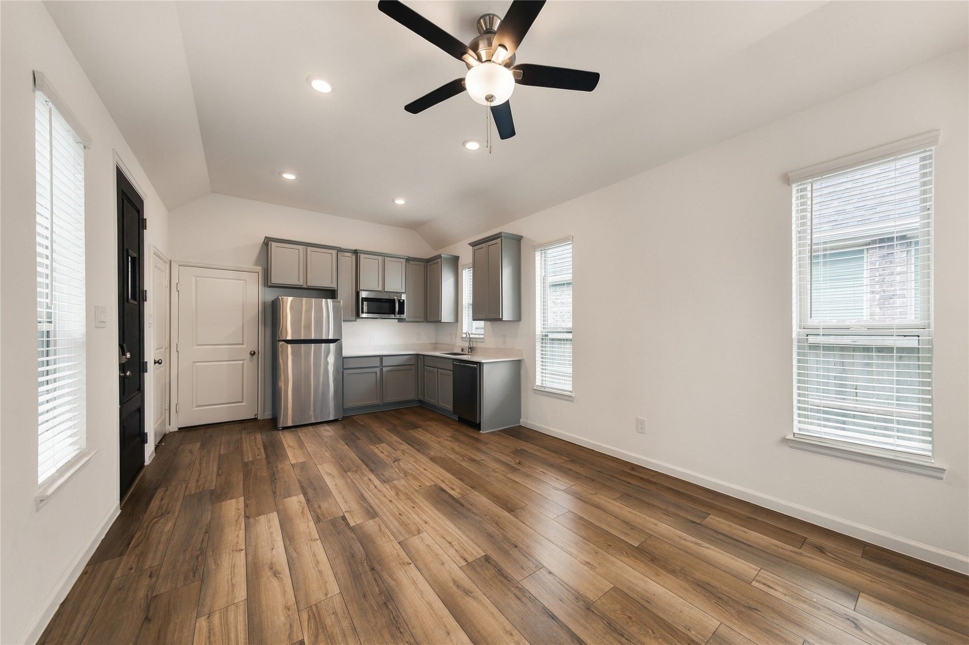31927 Pippin Orchard Lane, Hockley, TX 77447 guest suite