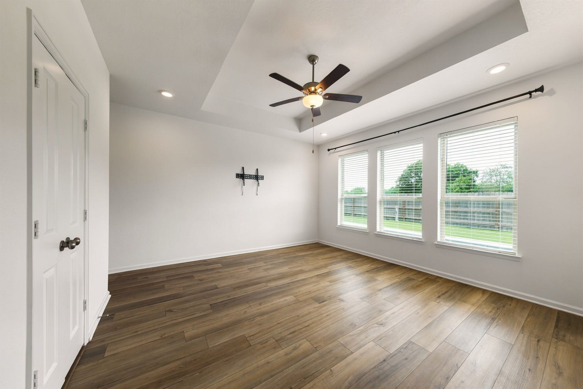 31927 Pippin Orchard Lane, Hockley, TX 77447 primary bedroom