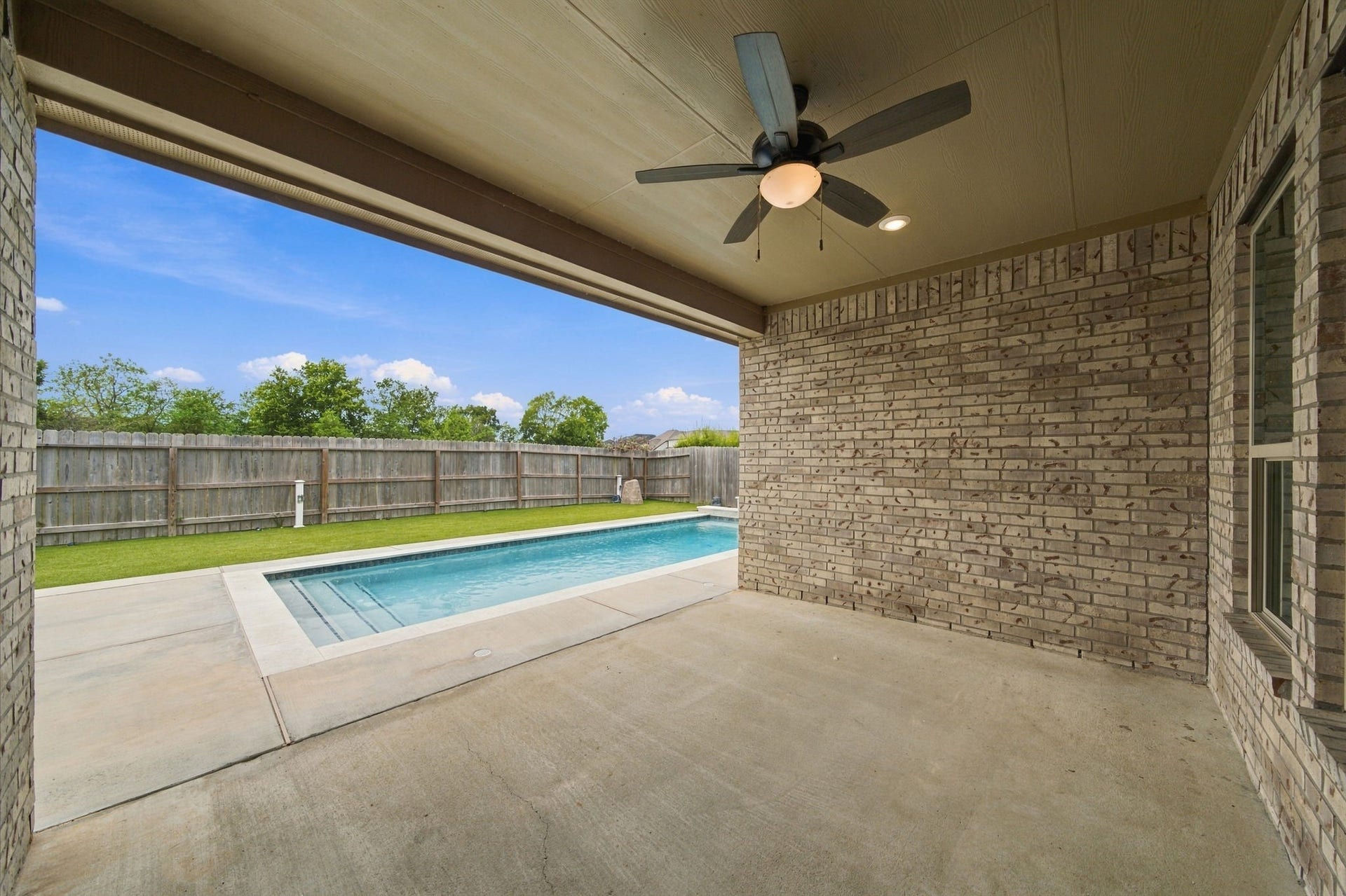 31927 Pippin Orchard Lane, Hockley, TX 77447 covered patio