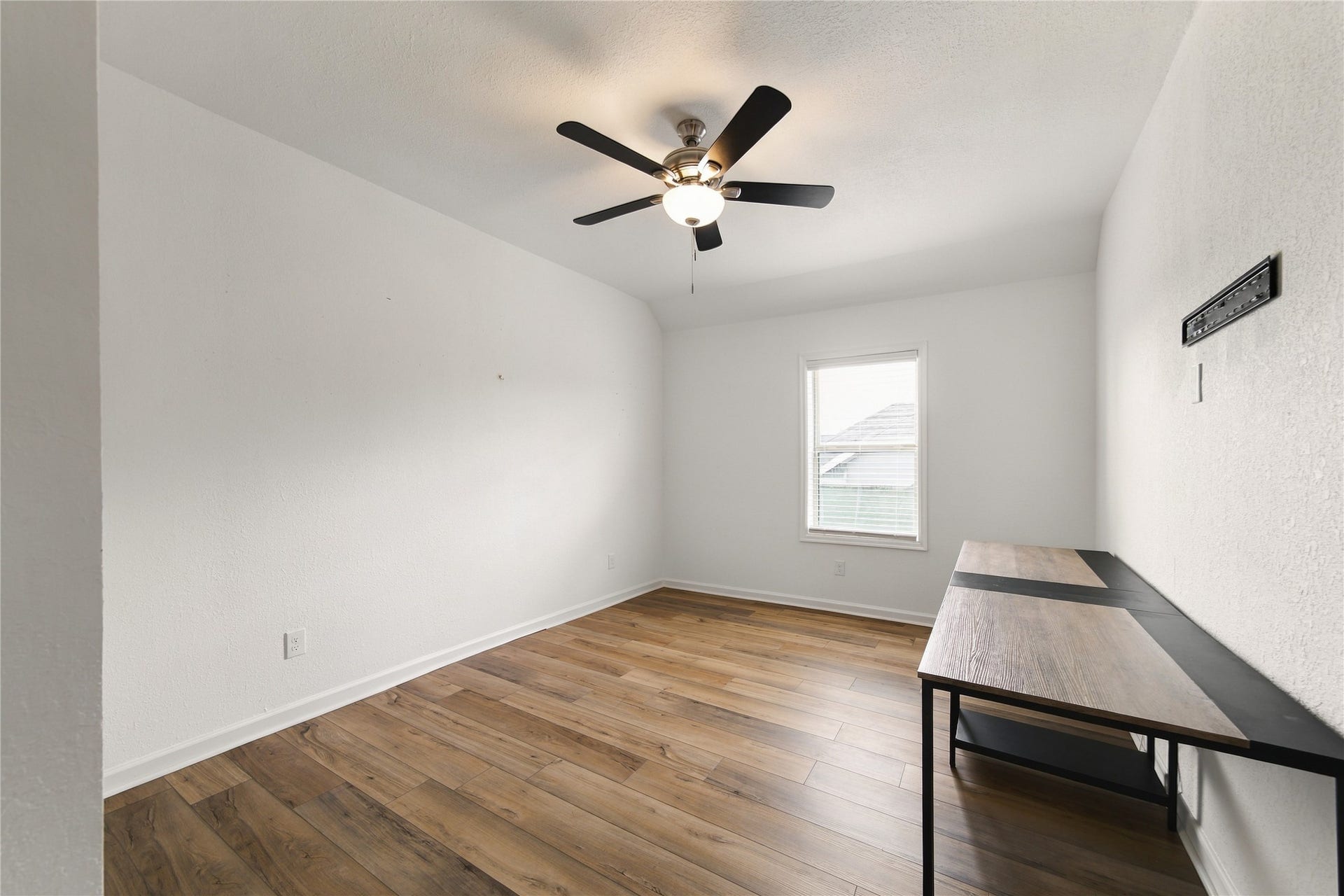 31927 Pippin Orchard Lane, Hockley, TX 77447 bedroom