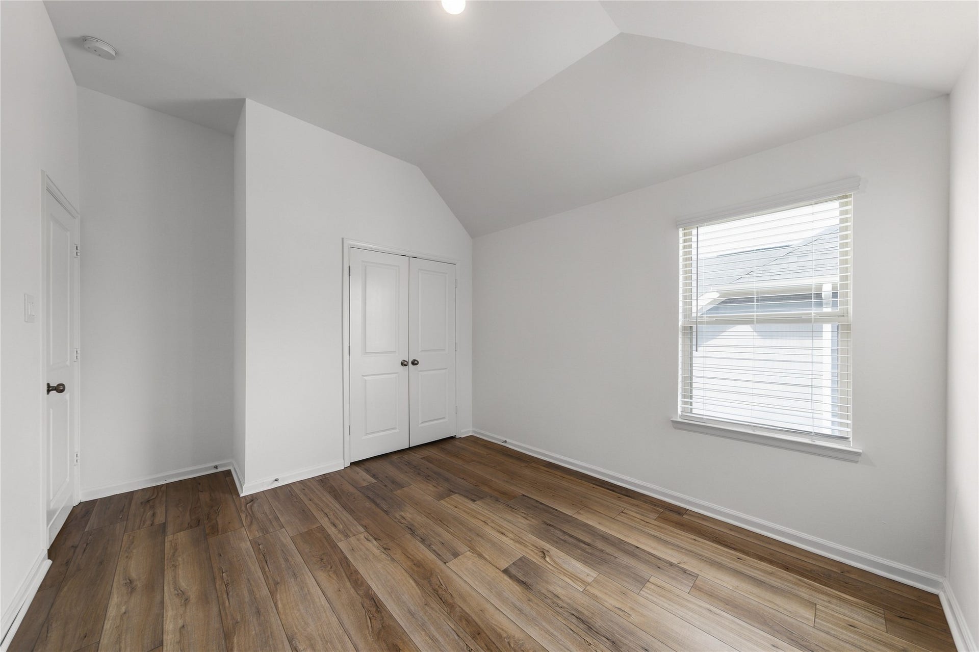 31927 Pippin Orchard Lane, Hockley, TX 77447 bedroom