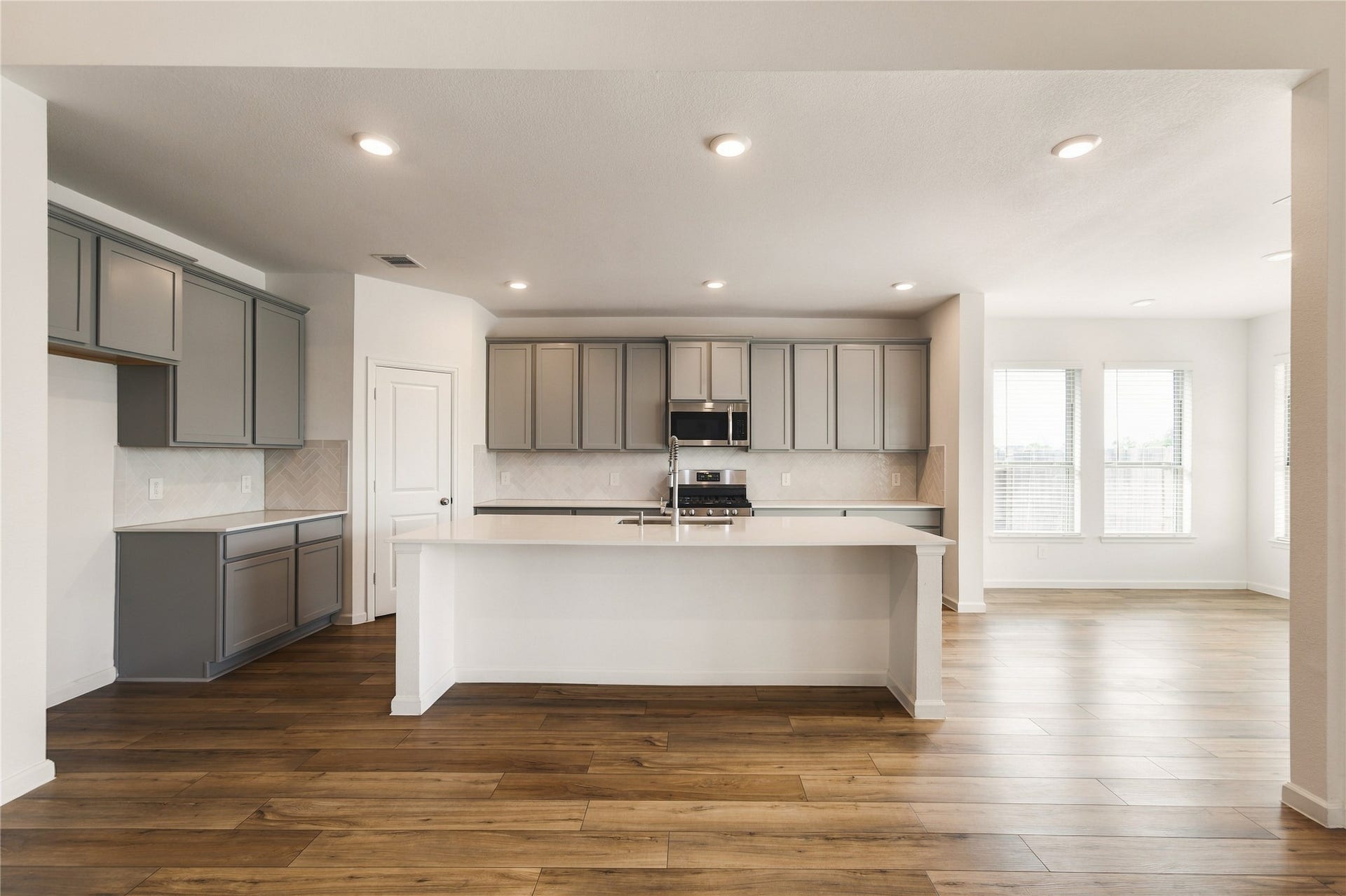 31927 Pippin Orchard Lane, Hockley, TX 77447 kitchen