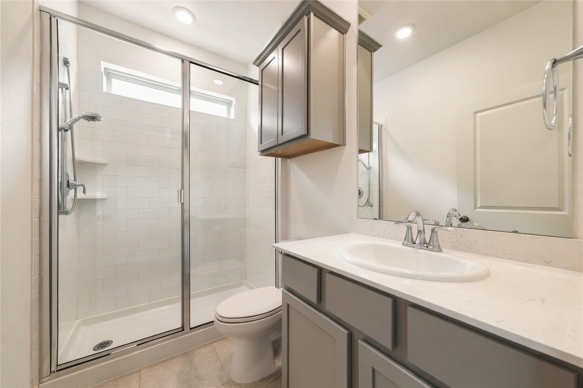 31927 Pippin Orchard Lane, Hockley, TX 77447 guest suite bathroom