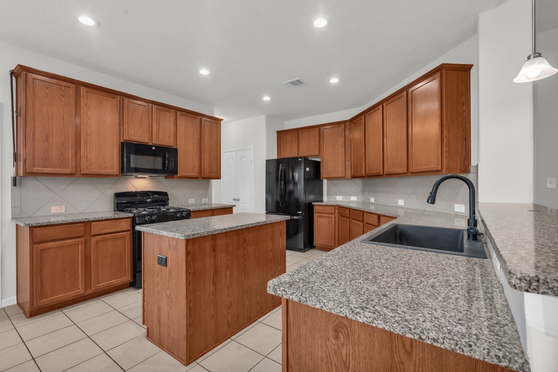 9978 Golden Field Lane, Brookshire, TX 77423 9978 Golden Field Lane, Brookshire, TX 77423