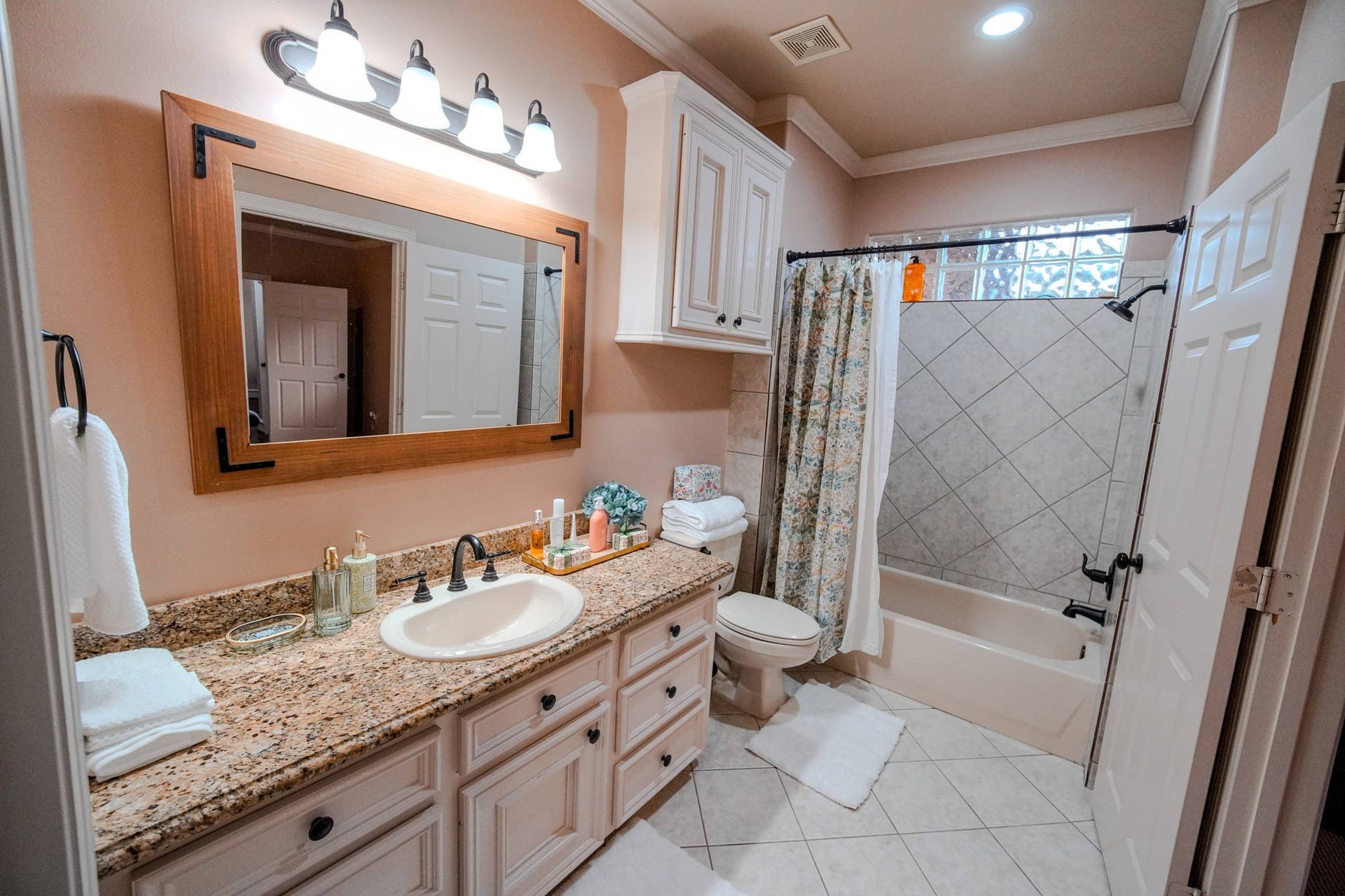 60 Champion Villa Drive, Houston, TX 77069