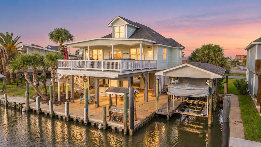 Property photo for 19 King Fish Lane, Freeport, TX