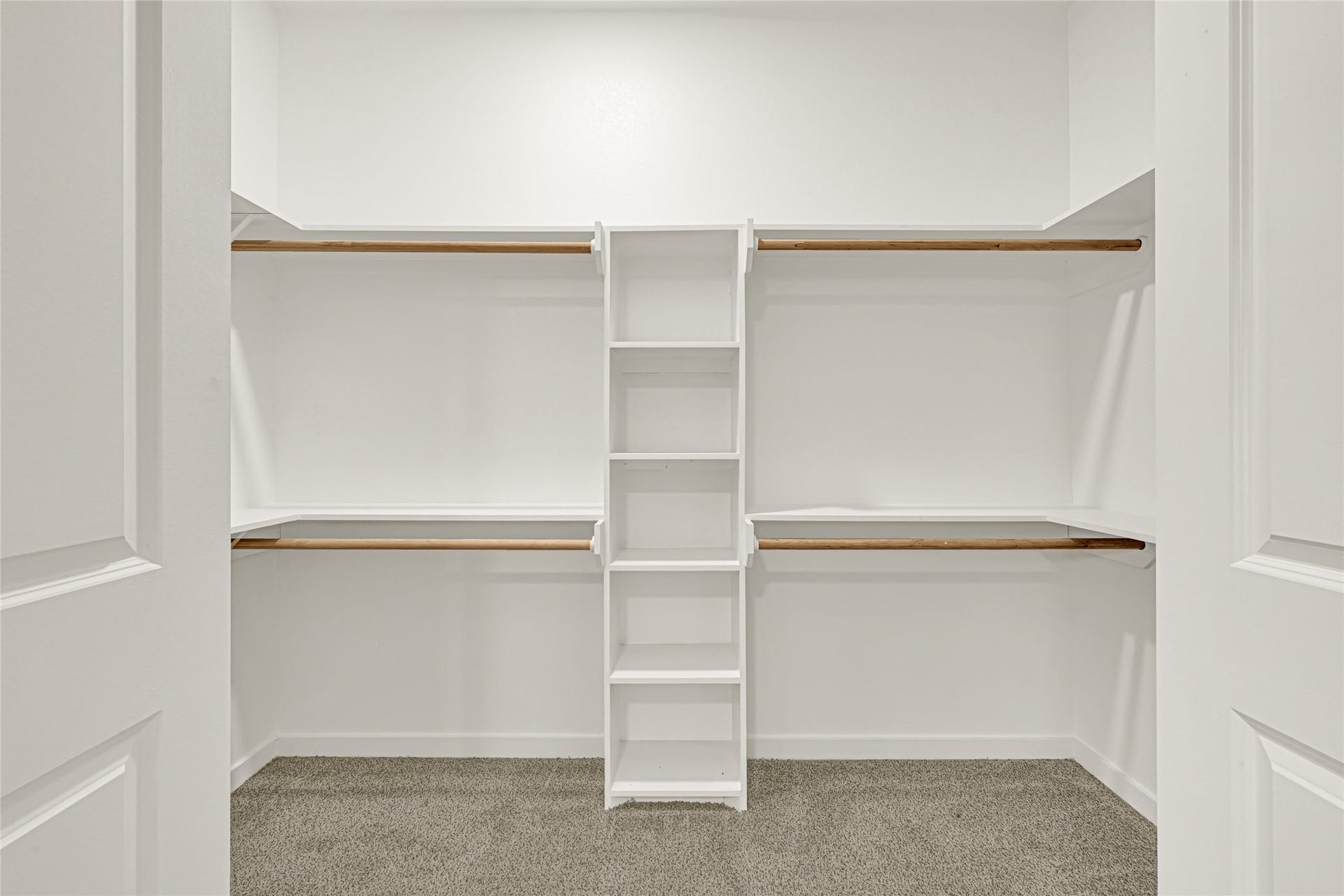 1111 Sunset Drive, Pasadena, TX 77506 primary bedroom closet 1