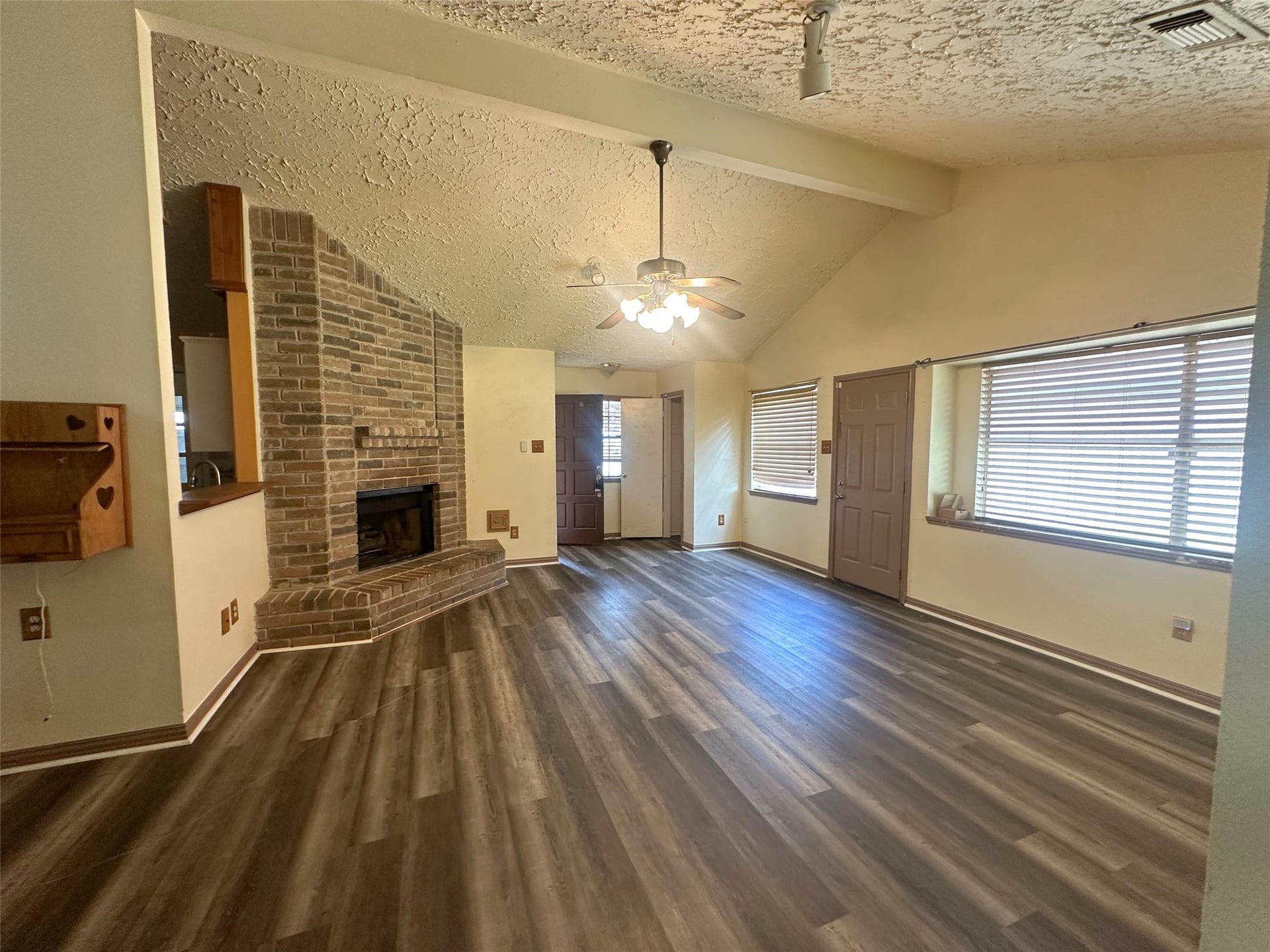 40 Crestbriar Court, Baytown, TX 77521