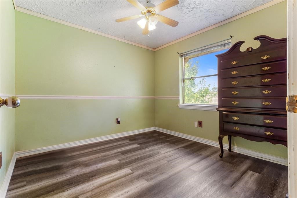 Historical original of green room; current condition unverified.