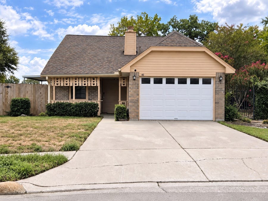 Property photo for 40 Crestbriar Court, Baytown, TX