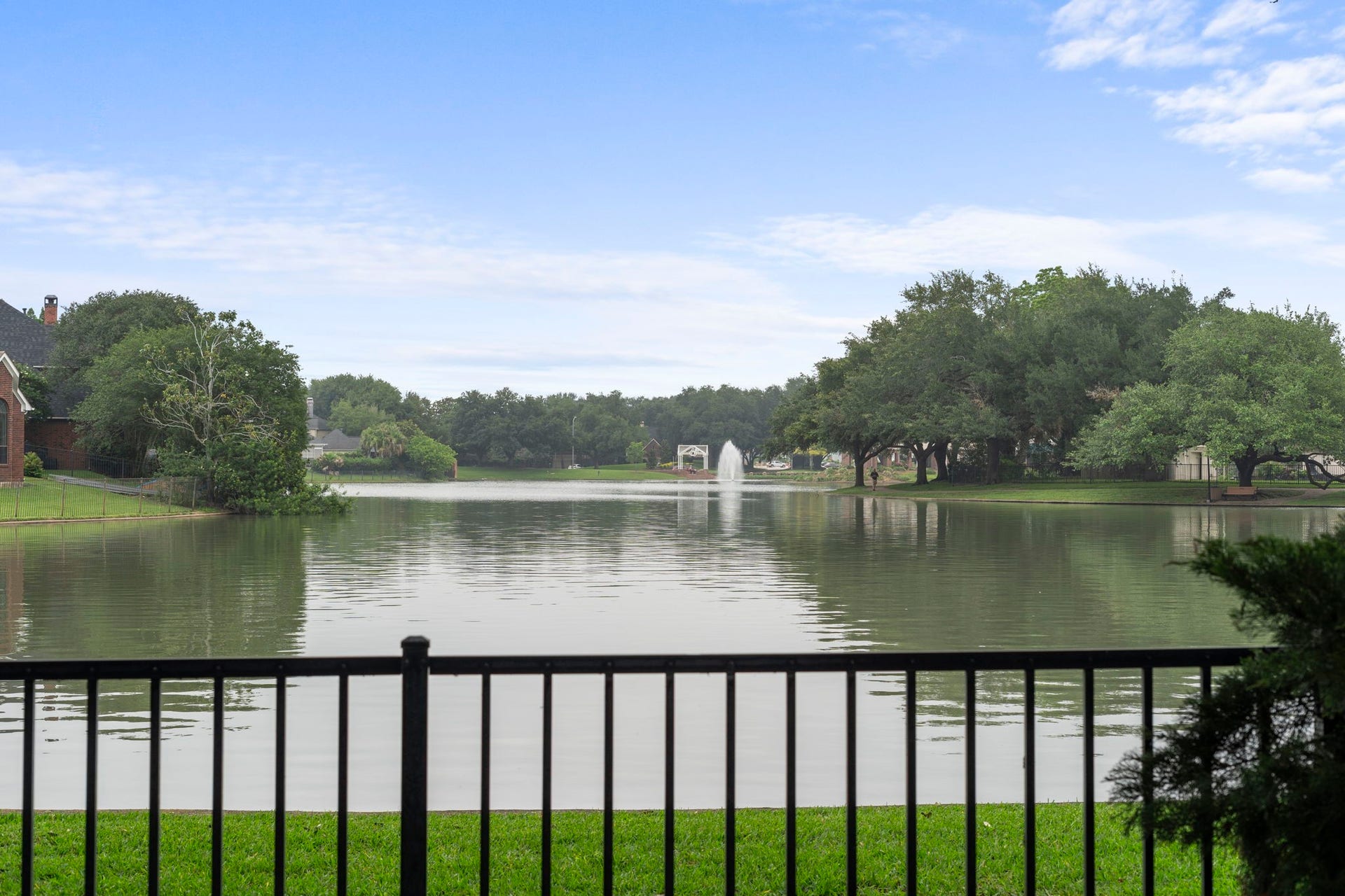 39 Rippling Creek Drive, Sugar Land, TX 77479 Daily access to sunrises and sunsets included in the cost of this home!