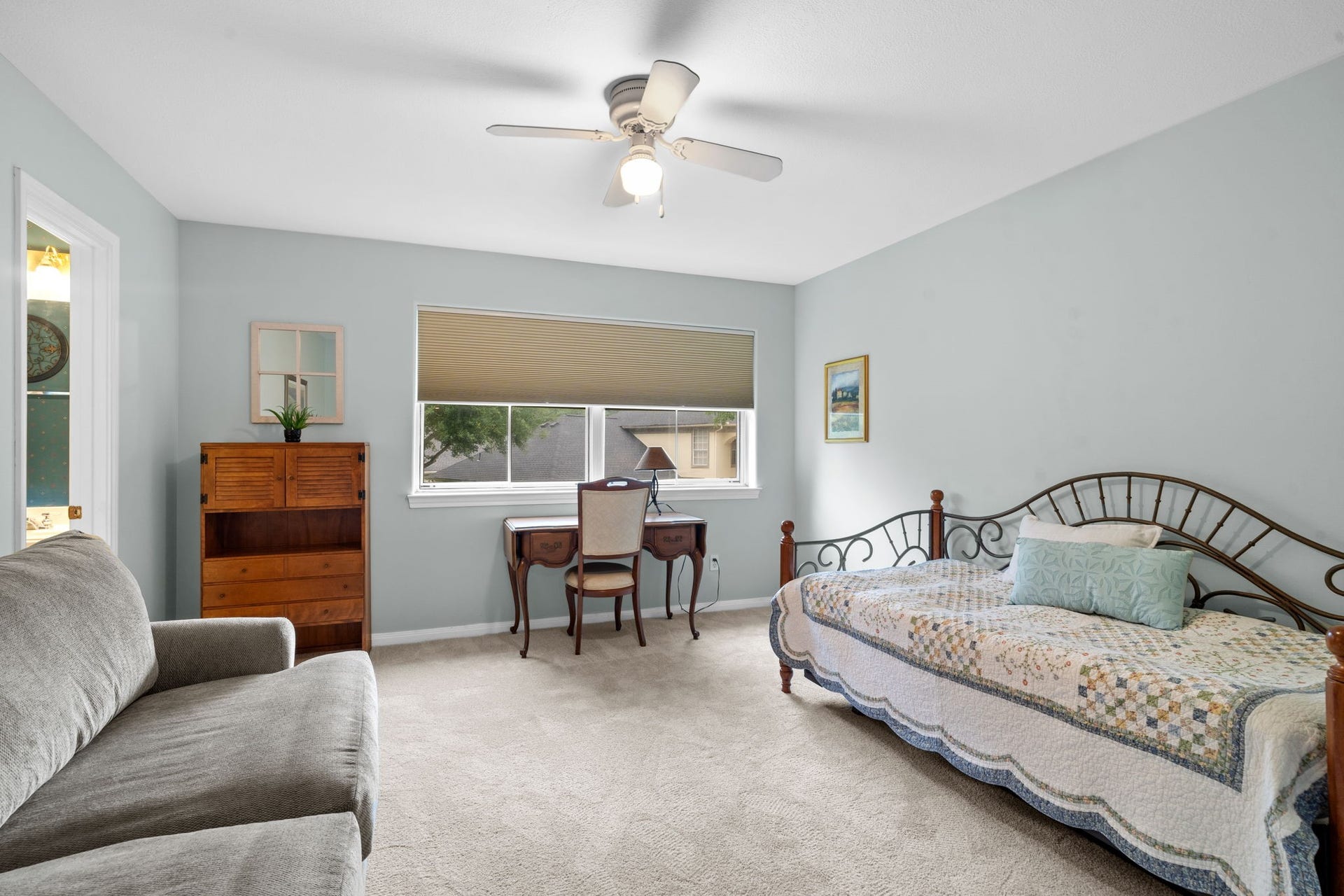 39 Rippling Creek Drive, Sugar Land, TX 77479 All bedrooms feature en suite bathrooms and walk-in closets.