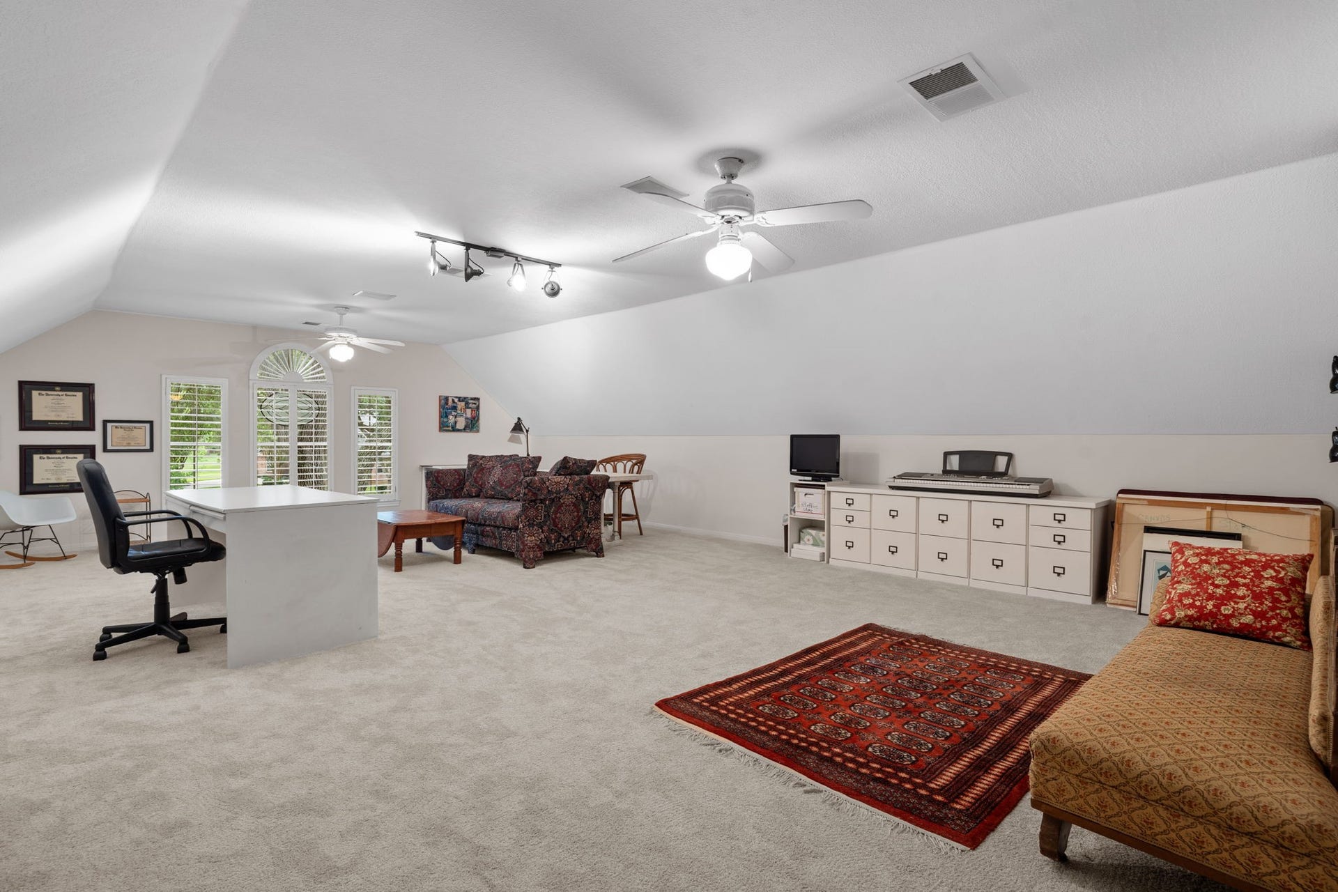 39 Rippling Creek Drive, Sugar Land, TX 77479 Huge oversized bonus room could easily serve as a media room, flex space, or 5th bedroom.