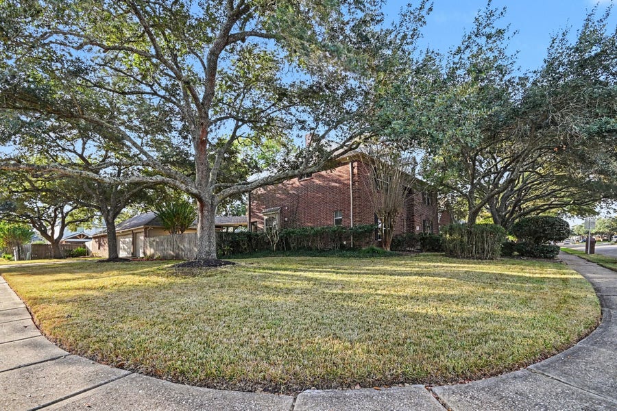 Property photo for 701 Eagle Lakes Drive, Friendswood, TX