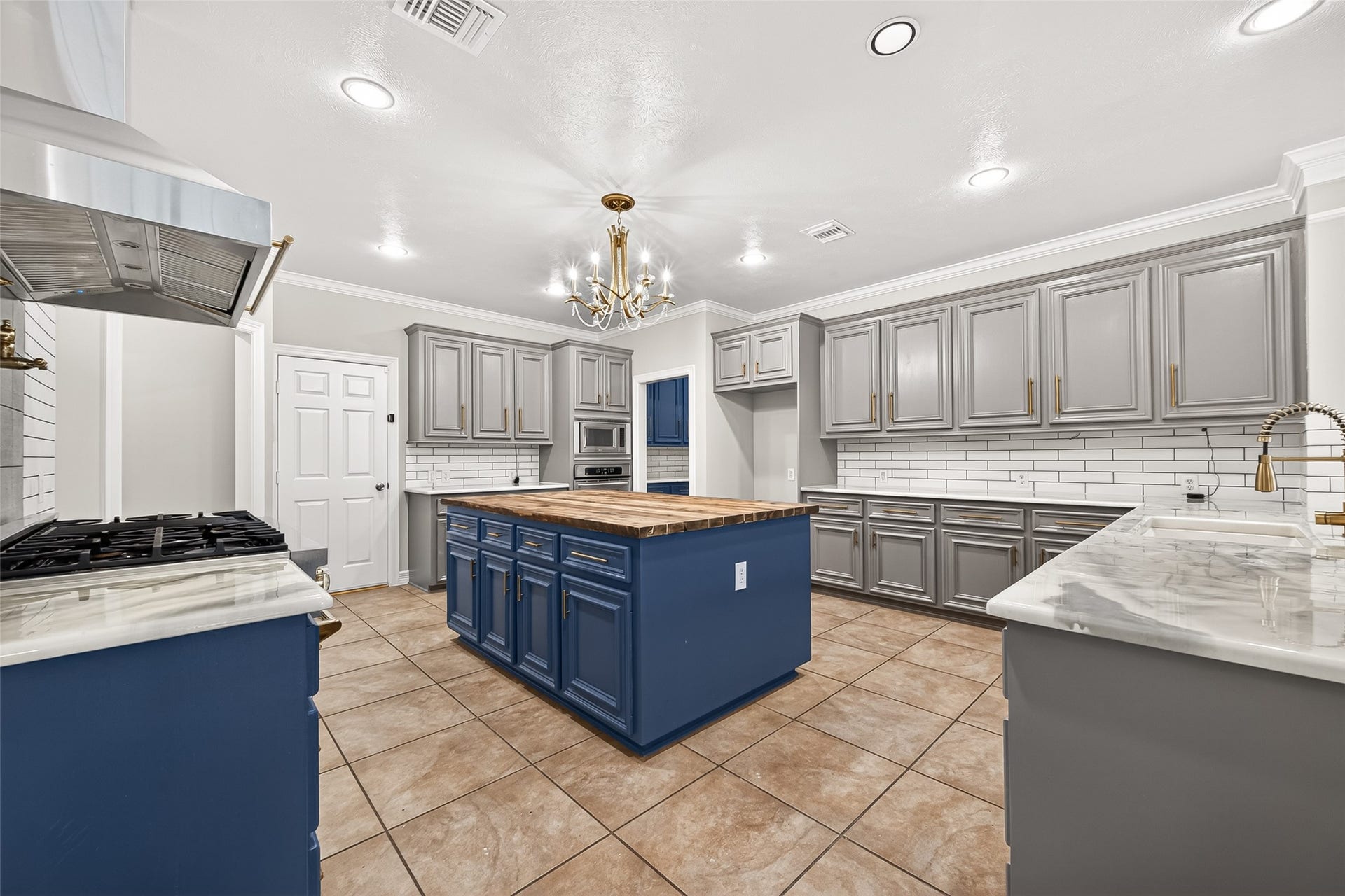 4219 Fisher Lake Drive, Richmond, TX 77406