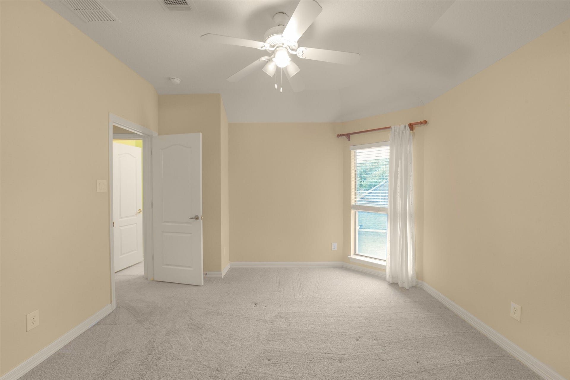 21603 Statfield Glen, Katy, TX 77450 Third bedroom upstairs.
