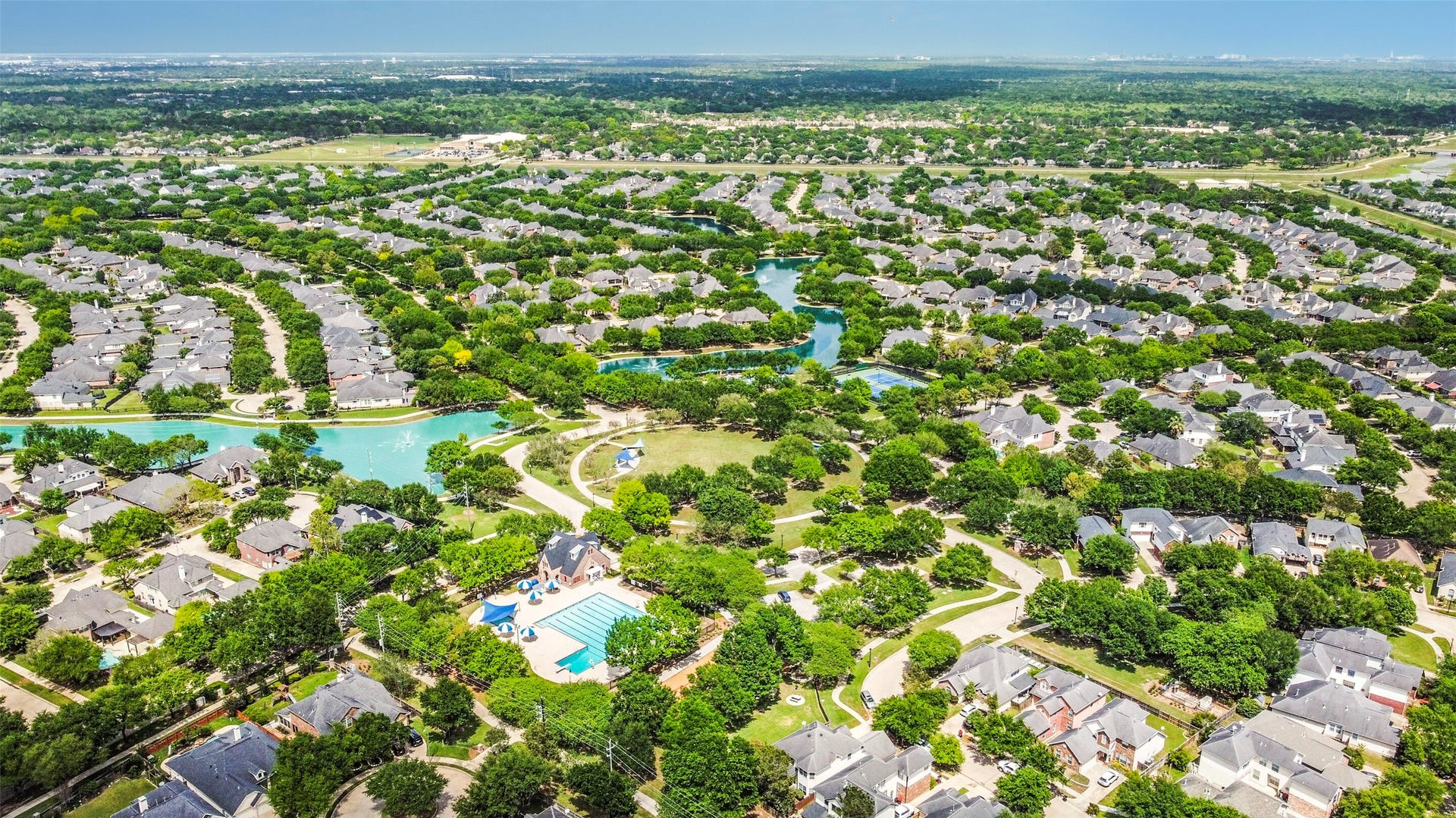 21603 Statfield Glen, Katy, TX 77450 Aerial view of the Pool, clubhouse and community lake.