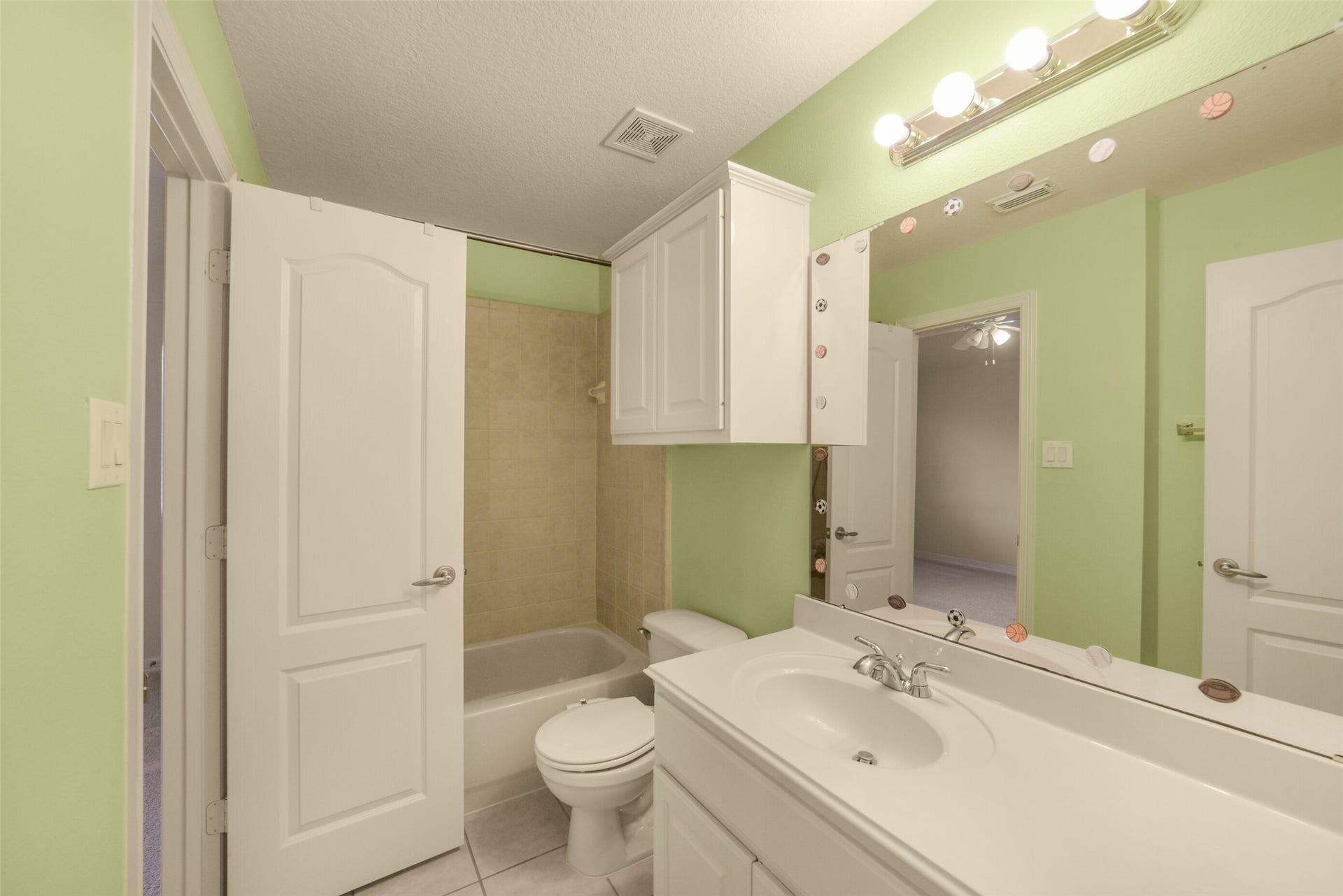 21603 Statfield Glen, Katy, TX 77450 Third full bath
