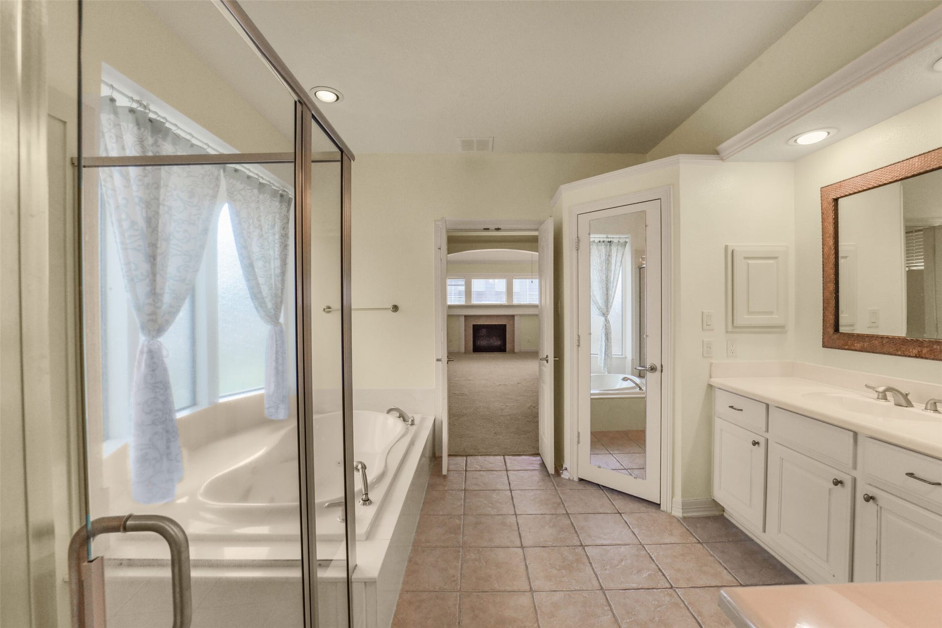 21603 Statfield Glen, Katy, TX 77450 View of the primary bedroom's ensuite.