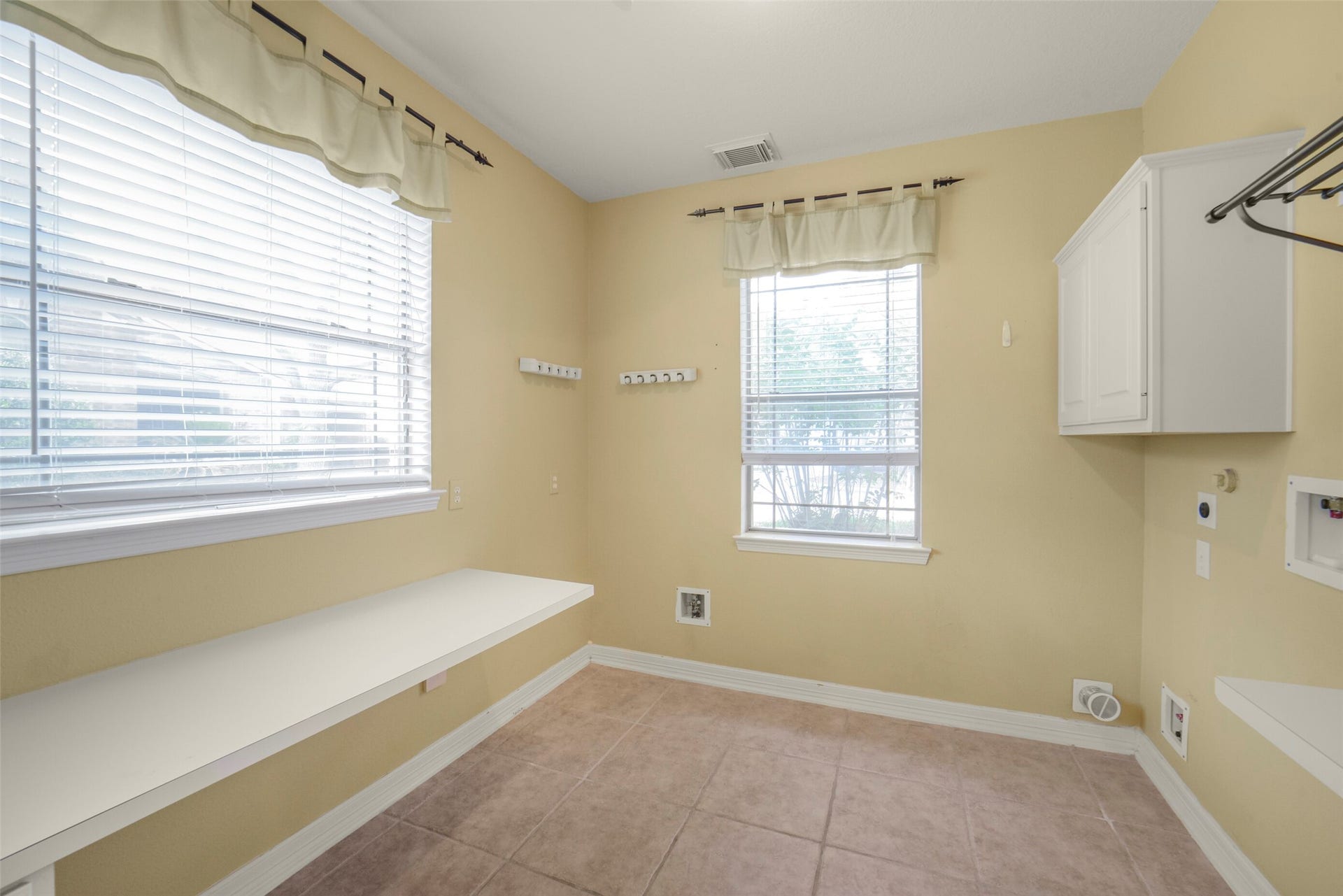 21603 Statfield Glen, Katy, TX 77450 Downstairs utility room with a storage cabinet.
