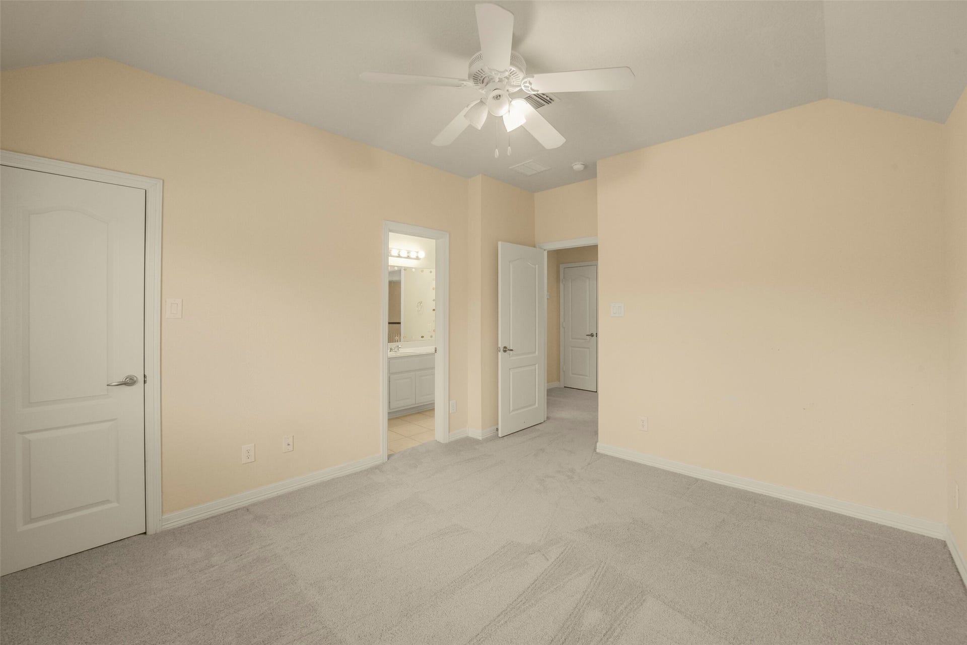 21603 Statfield Glen, Katy, TX 77450 Upstairs bedroom.