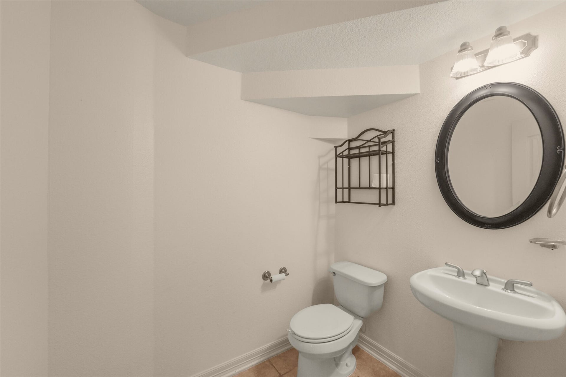 21603 Statfield Glen, Katy, TX 77450 Half bath downstairs with pedestal sink.