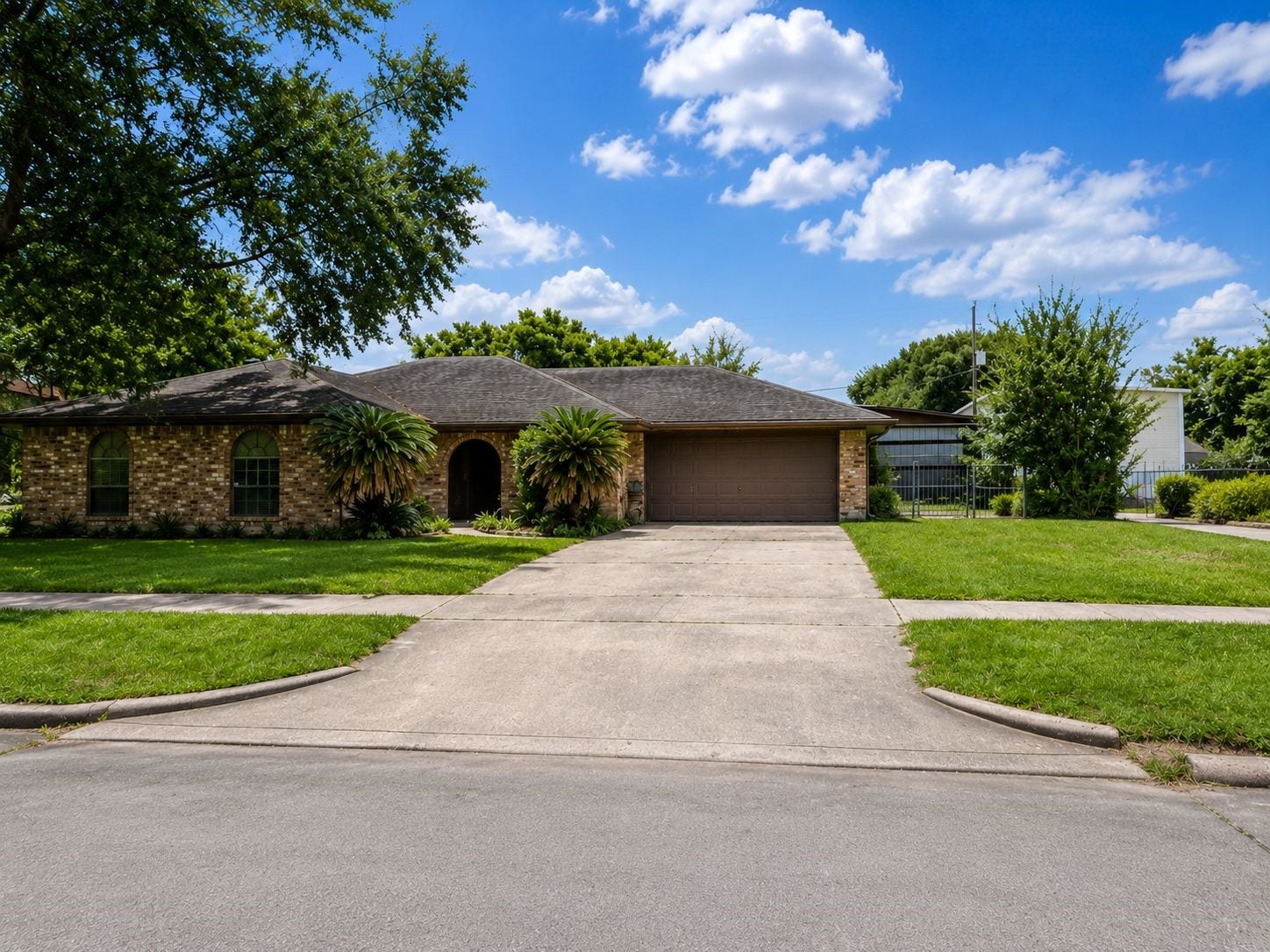 13610 Lynnwood Lane, Sugar Land, TX 77498 13610 Lynnwood Lane, Sugar Land, TX 77498