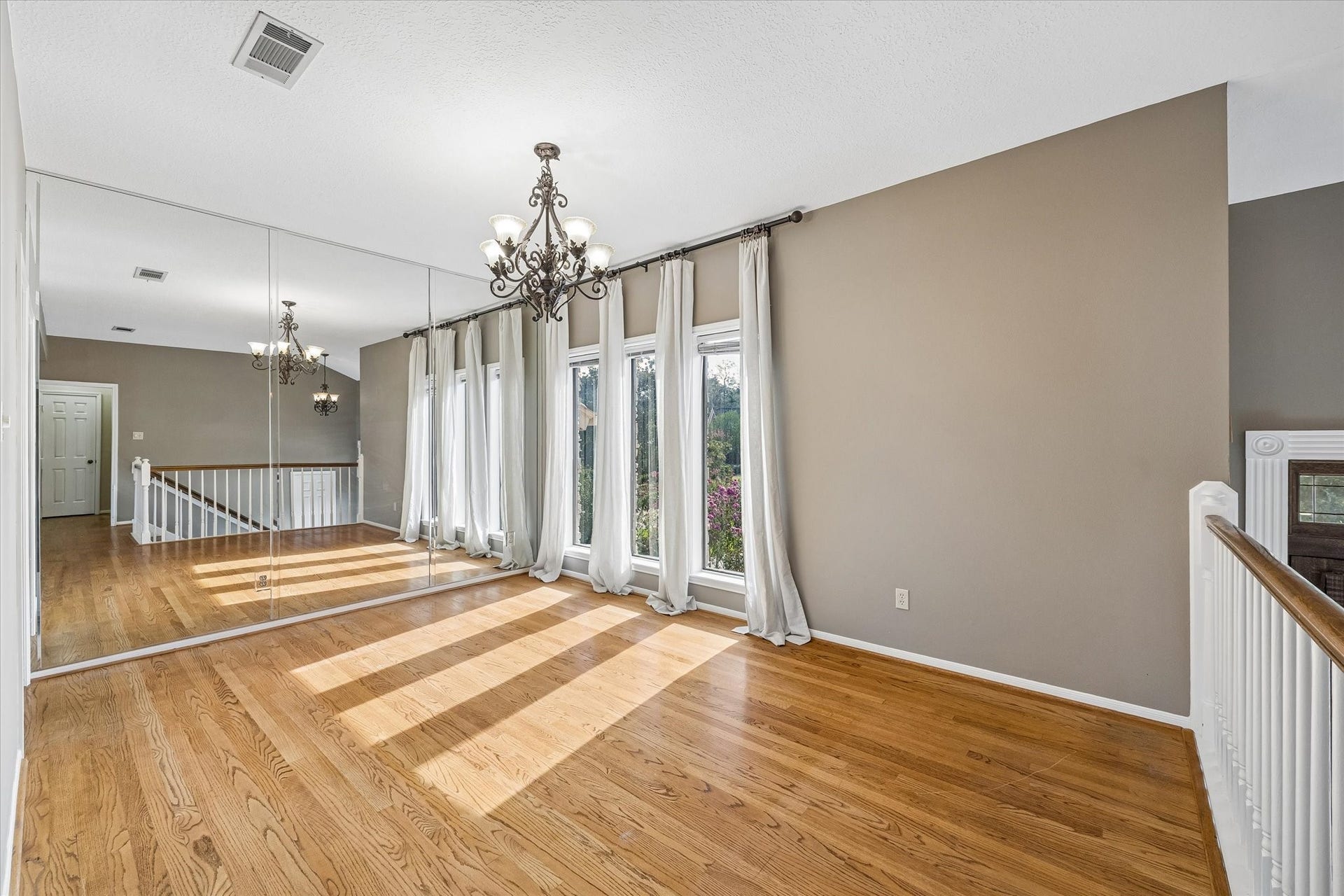Formal dining room offers a dedicated space for holiday meals, dinner parties and special occasions.