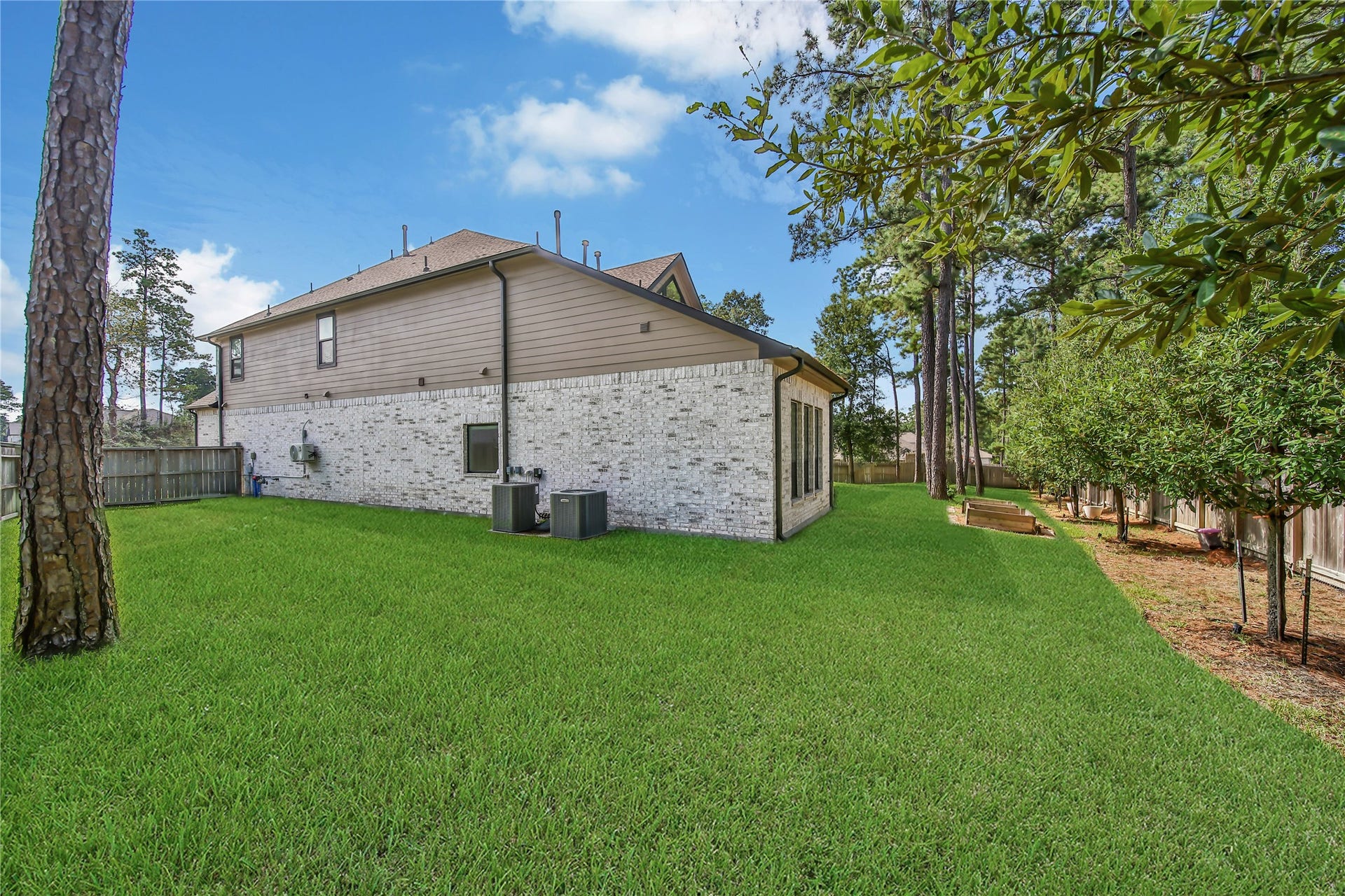 507 Pepperridge Court, Willis, TX 77318