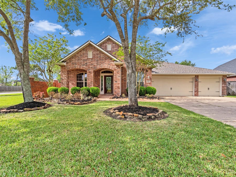 Property photo for 2109 Noblewood Court, League City, TX