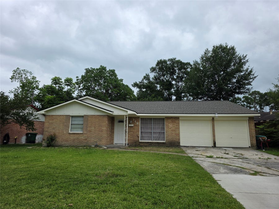 Property photo for 118 Outlook Drive, Houston, TX