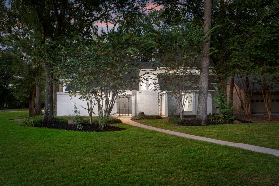 Property photo for 2 Muskmallow Court, The Woodlands, TX