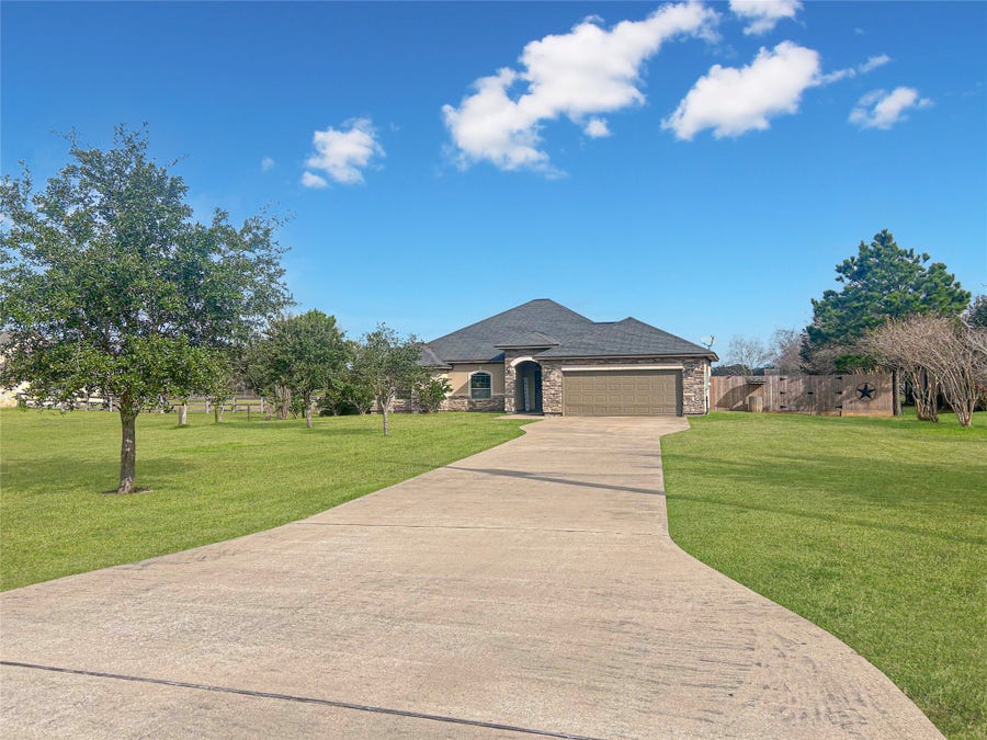Property photo for 626 Sunset Trail, Angleton, TX