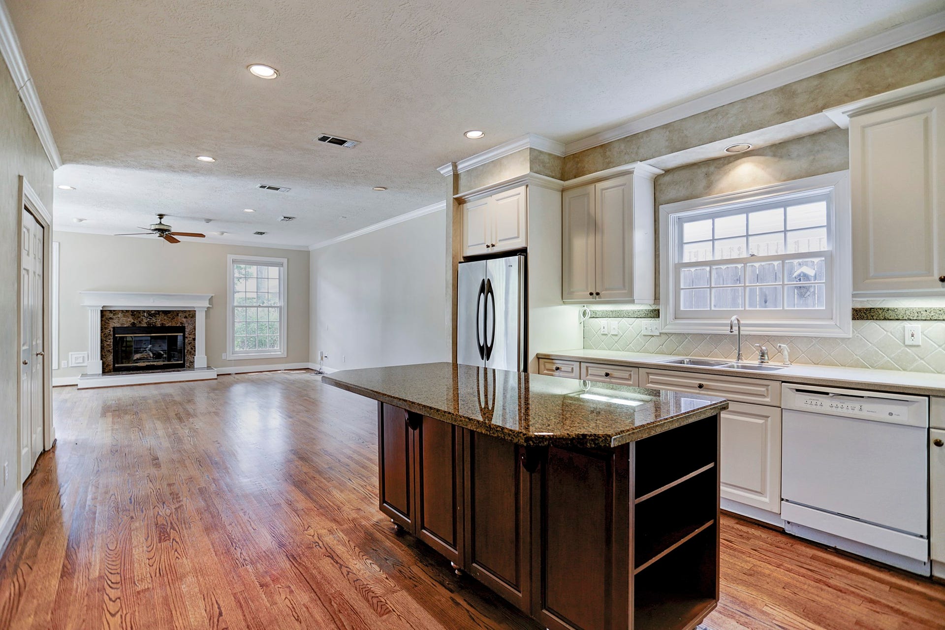 3719 Carlon Street, Houston, TX 77005 3719 Carlon Street, Houston, TX 77005