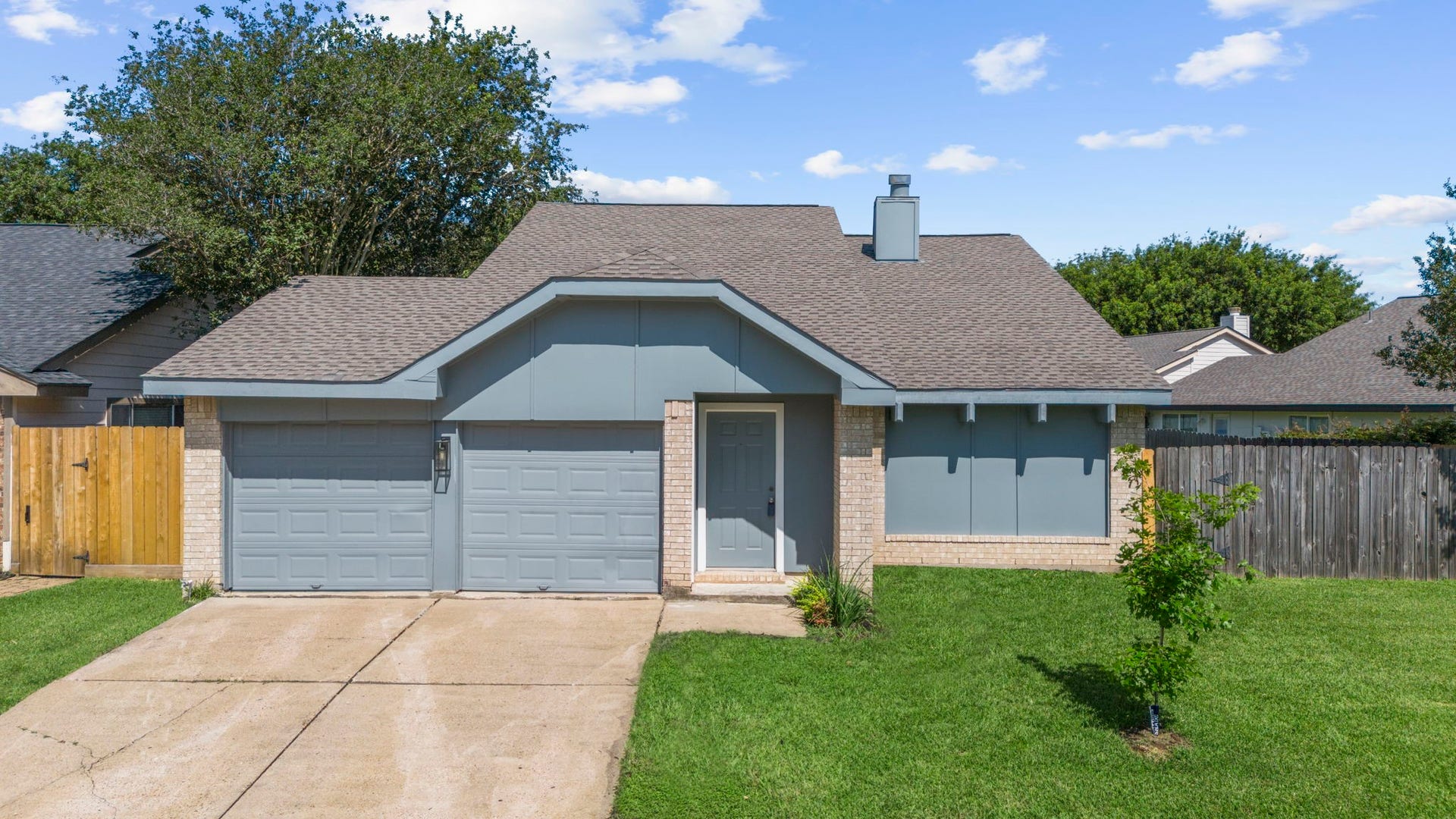 2210 Trail West Street, Sugar Land, TX 77478 JUST REMODELED! Gorgeous brick 1-story with new Evolux Luxury Vinyl Plank (LVP) flooring, high ceilings, a FABULOUS NEW KITCHEN and FULLY RENOVATED BATHROOMS.