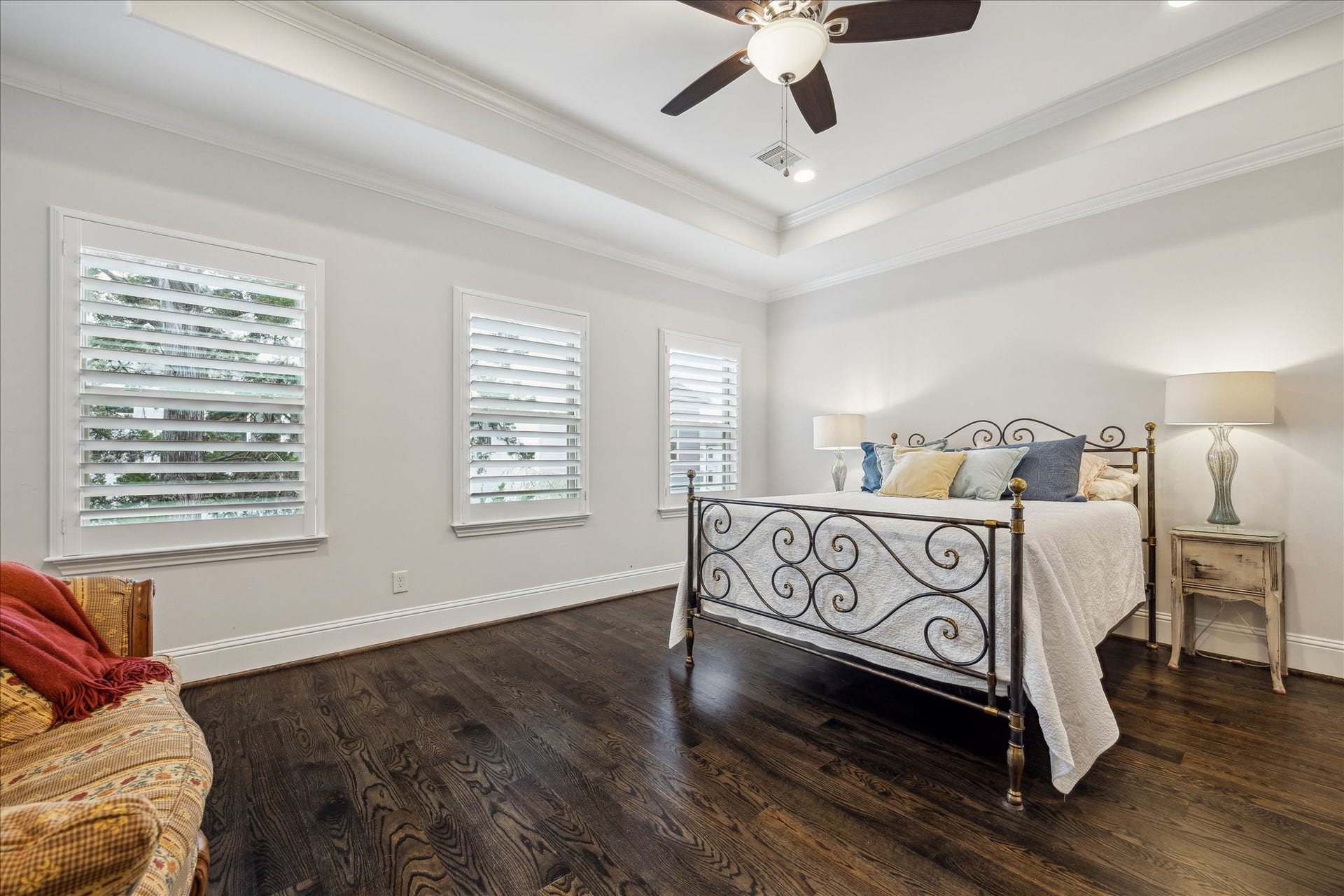 1230 W 25th Street, #B, Houston, TX 77008 Half bathroom on the second floor for guests