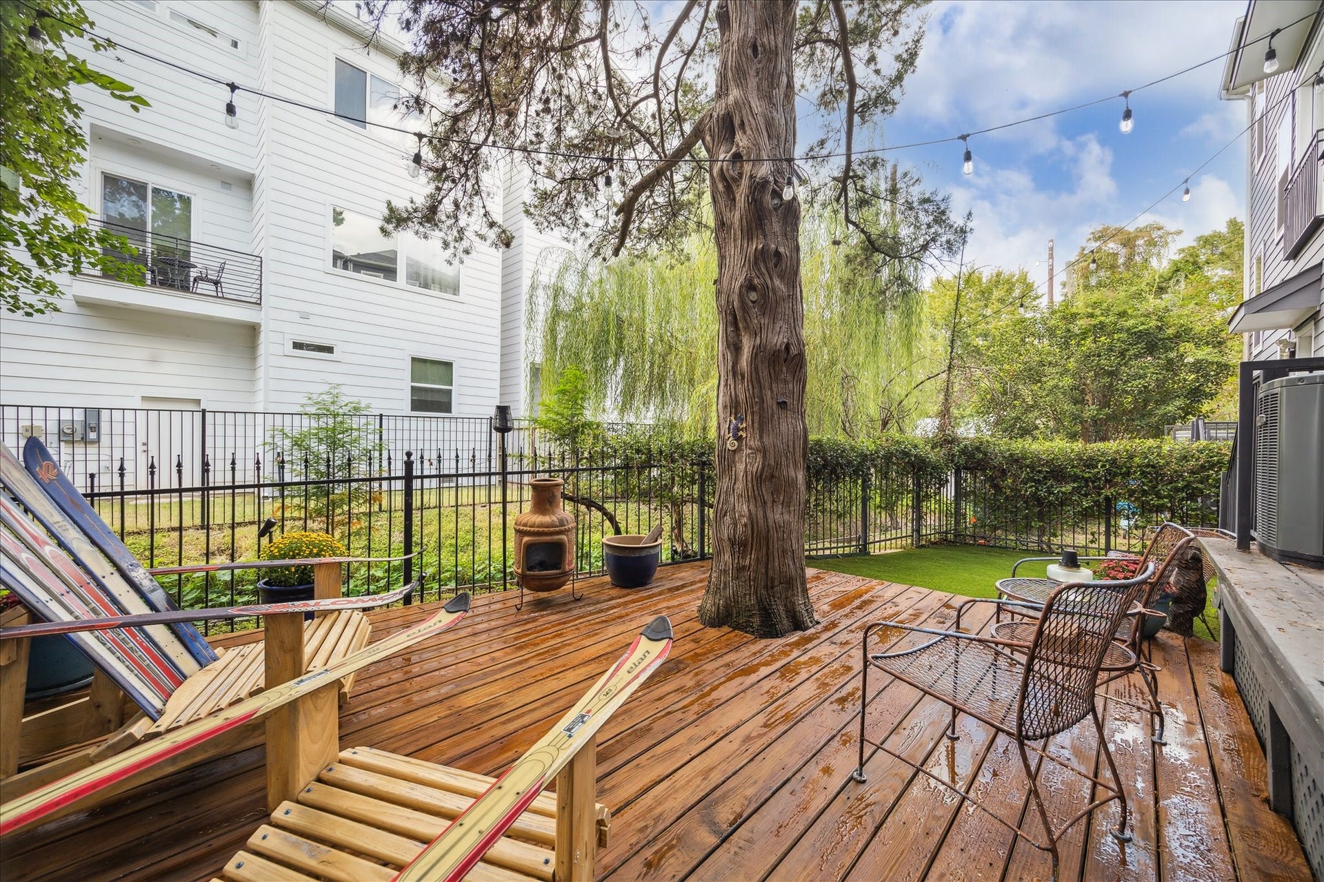 1230 W 25th Street, #B, Houston, TX 77008 Enjoy a crisp fall evening on your patio deck!