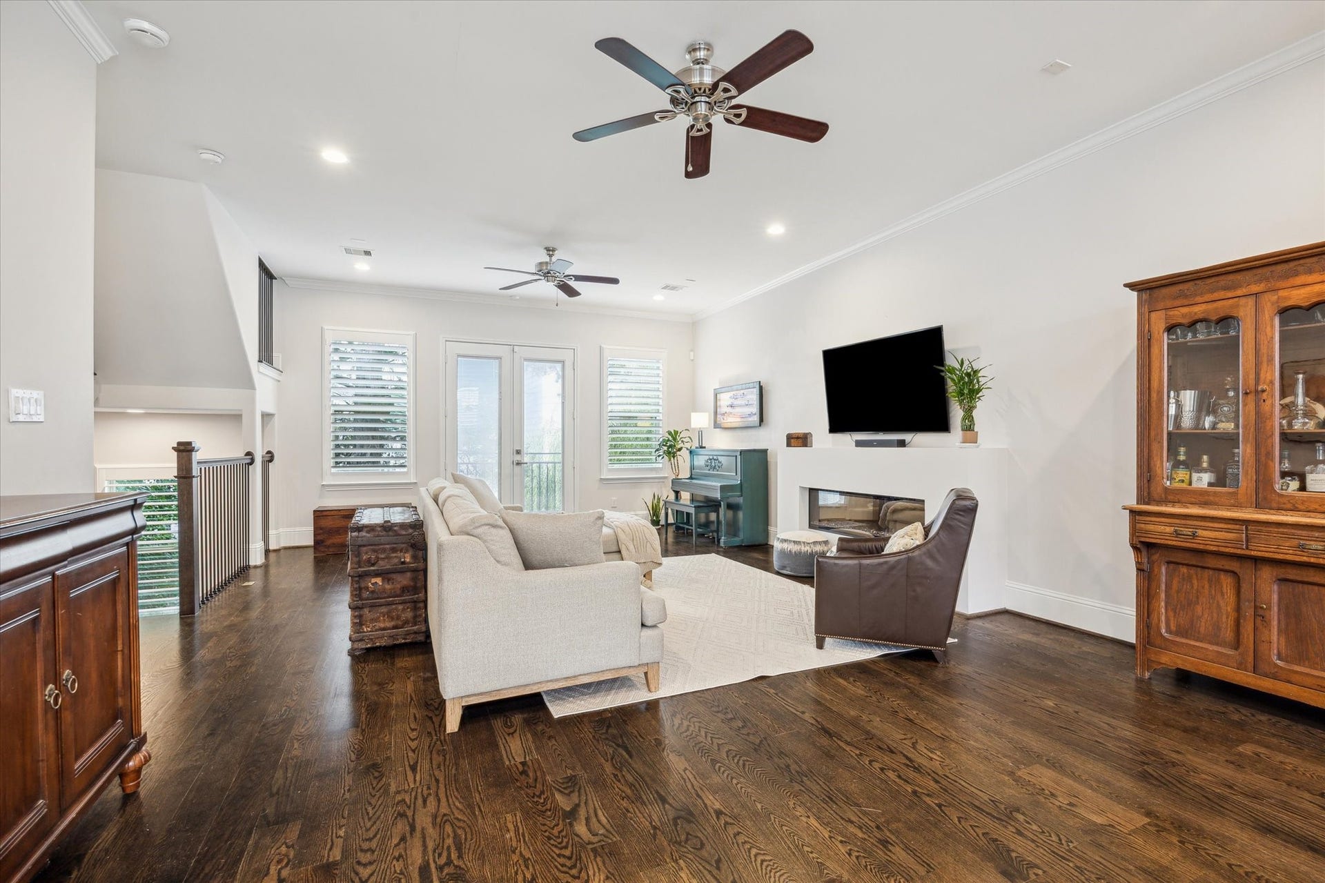 1230 W 25th Street, #B, Houston, TX 77008 Open concept living on your second floor
