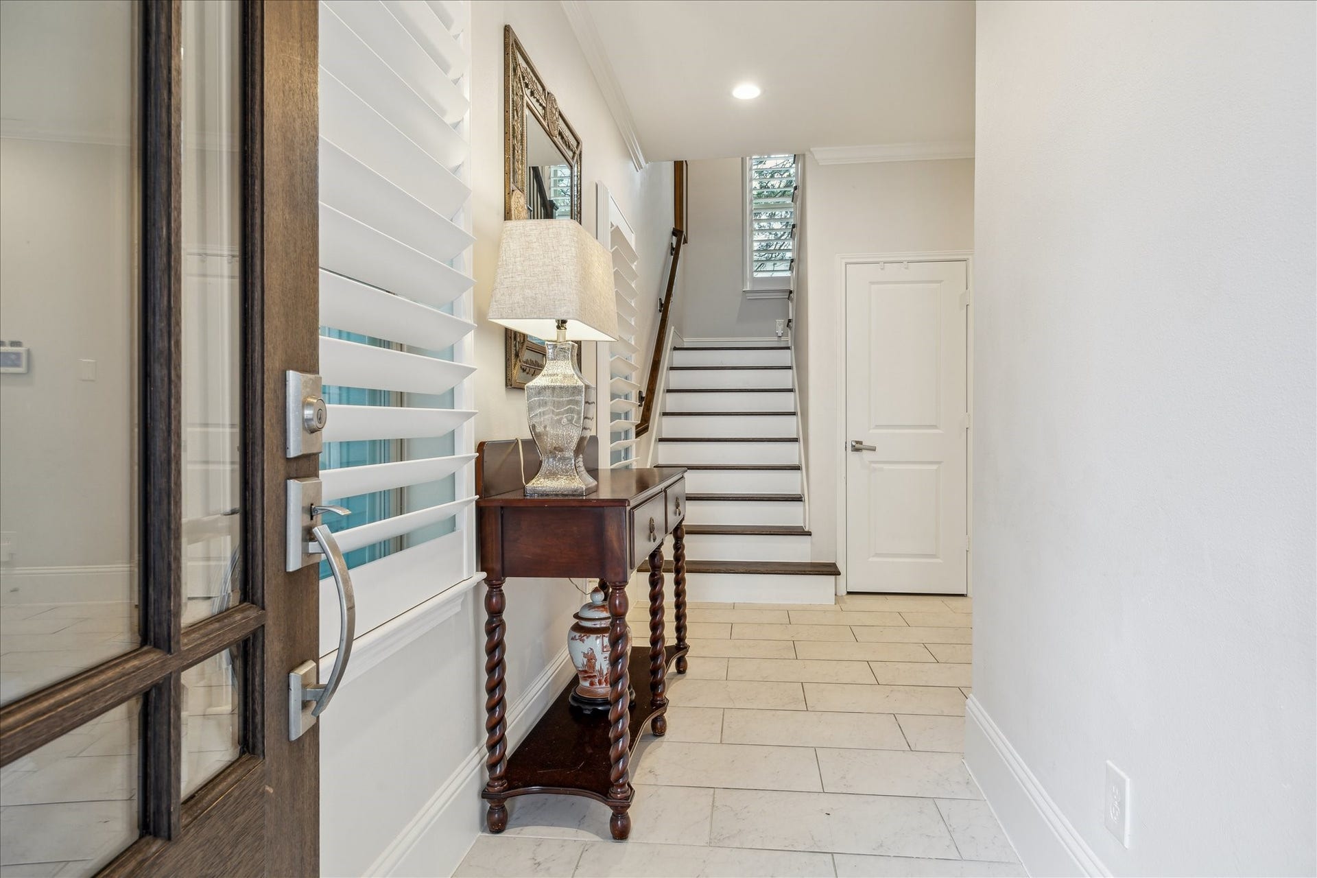 1230 W 25th Street, #B, Houston, TX 77008 Entry hall